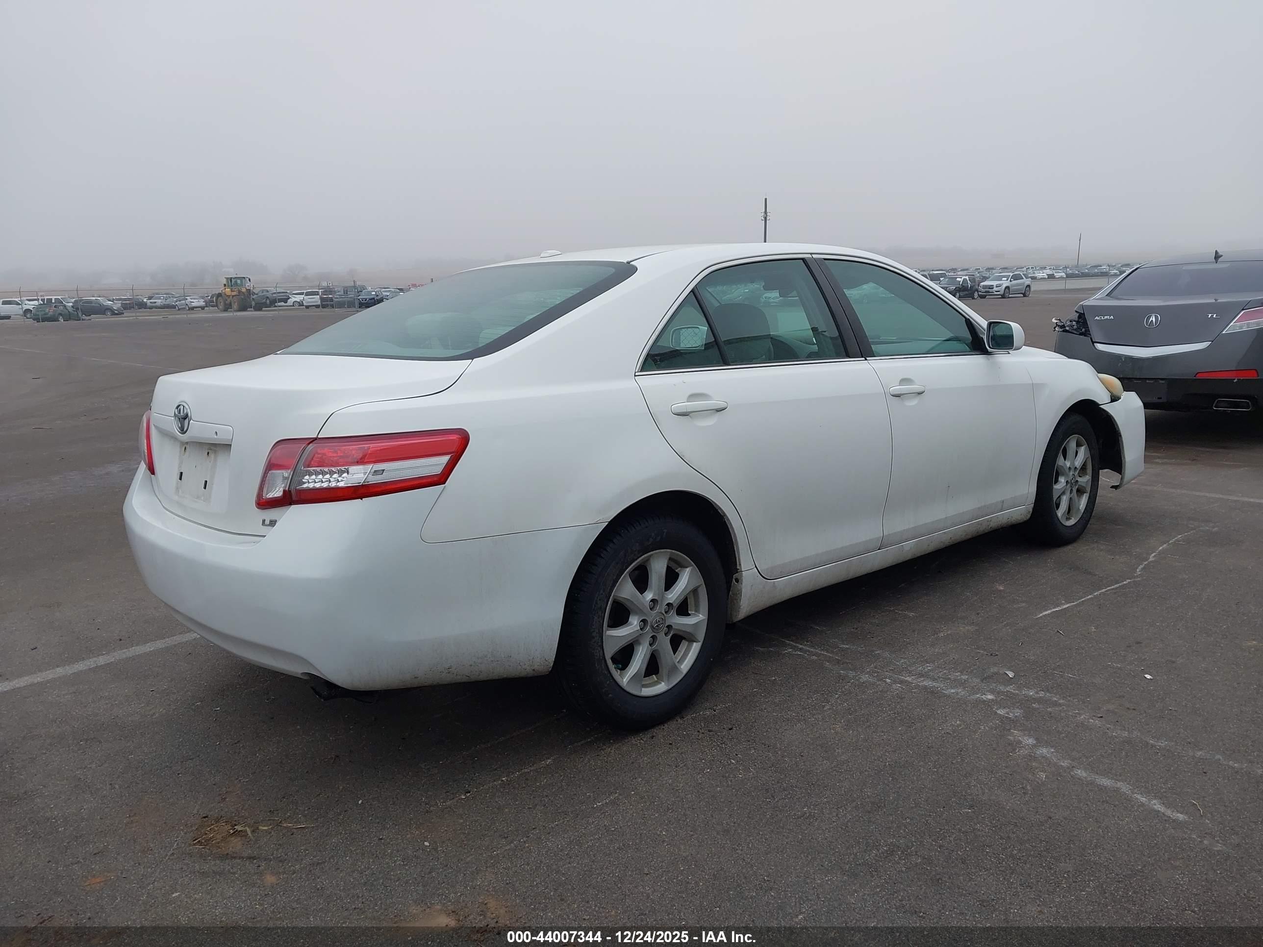 TOYOTA CAMRY image 4