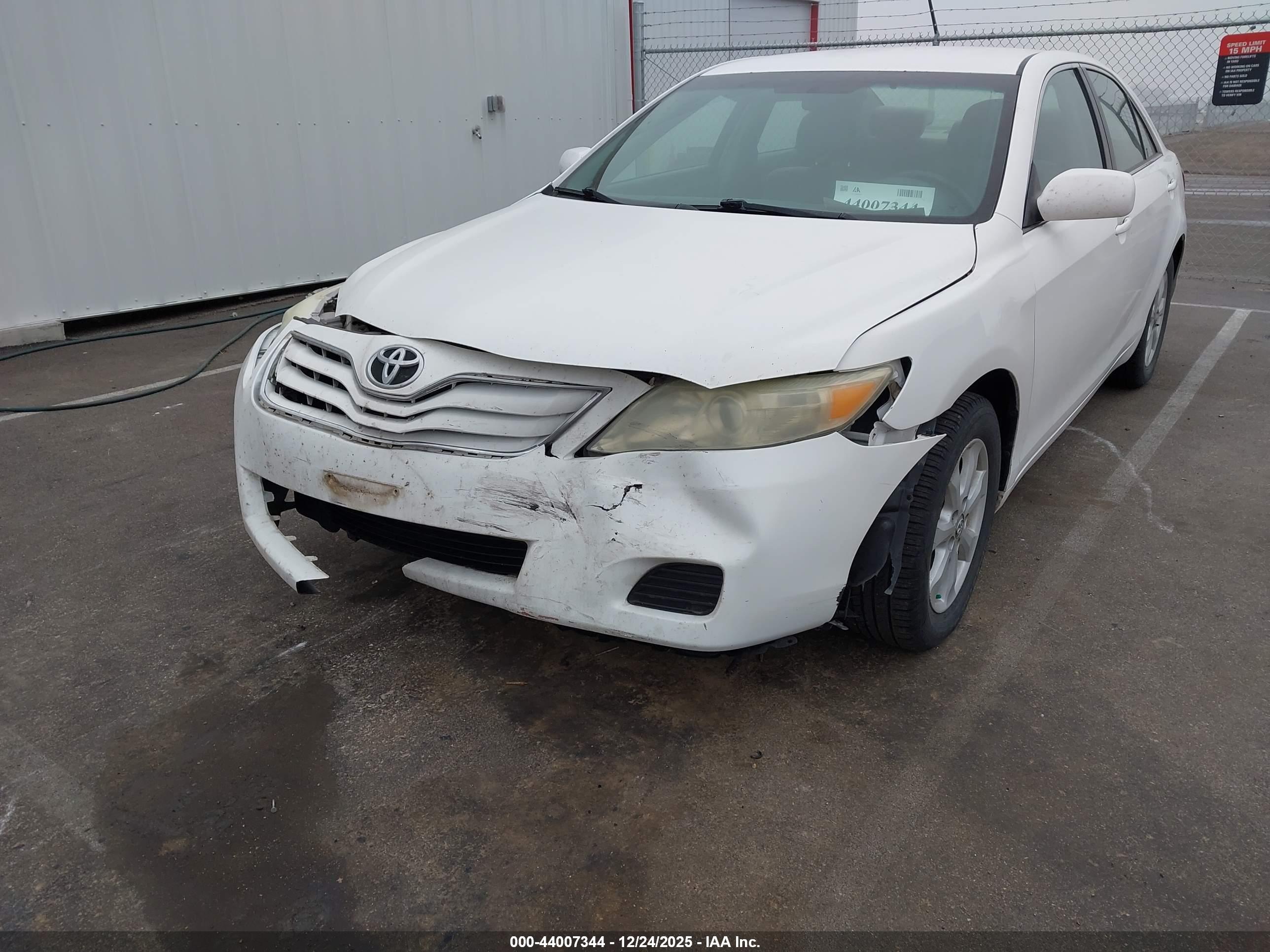 TOYOTA CAMRY image 6