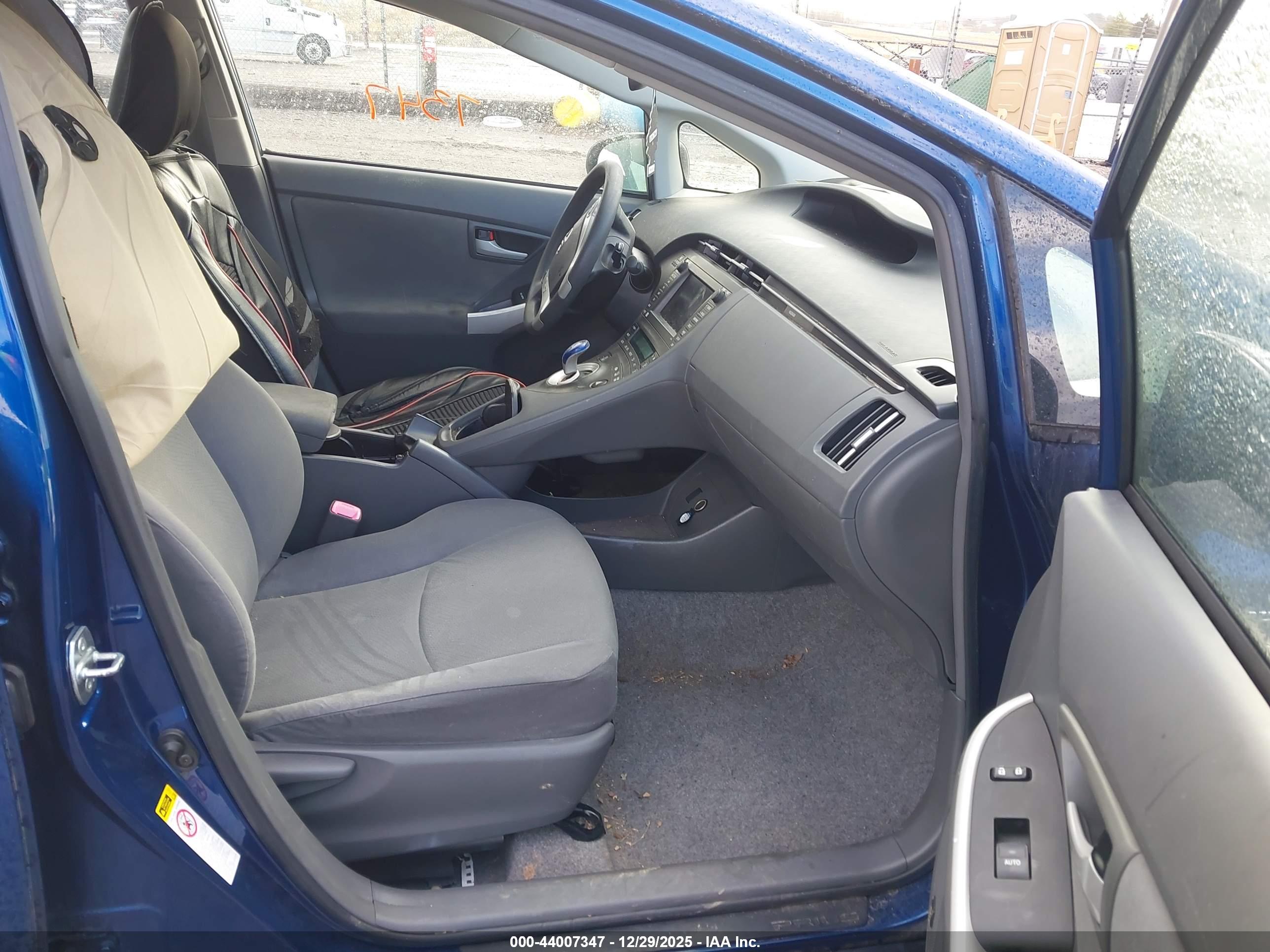 TOYOTA PRIUS image 5