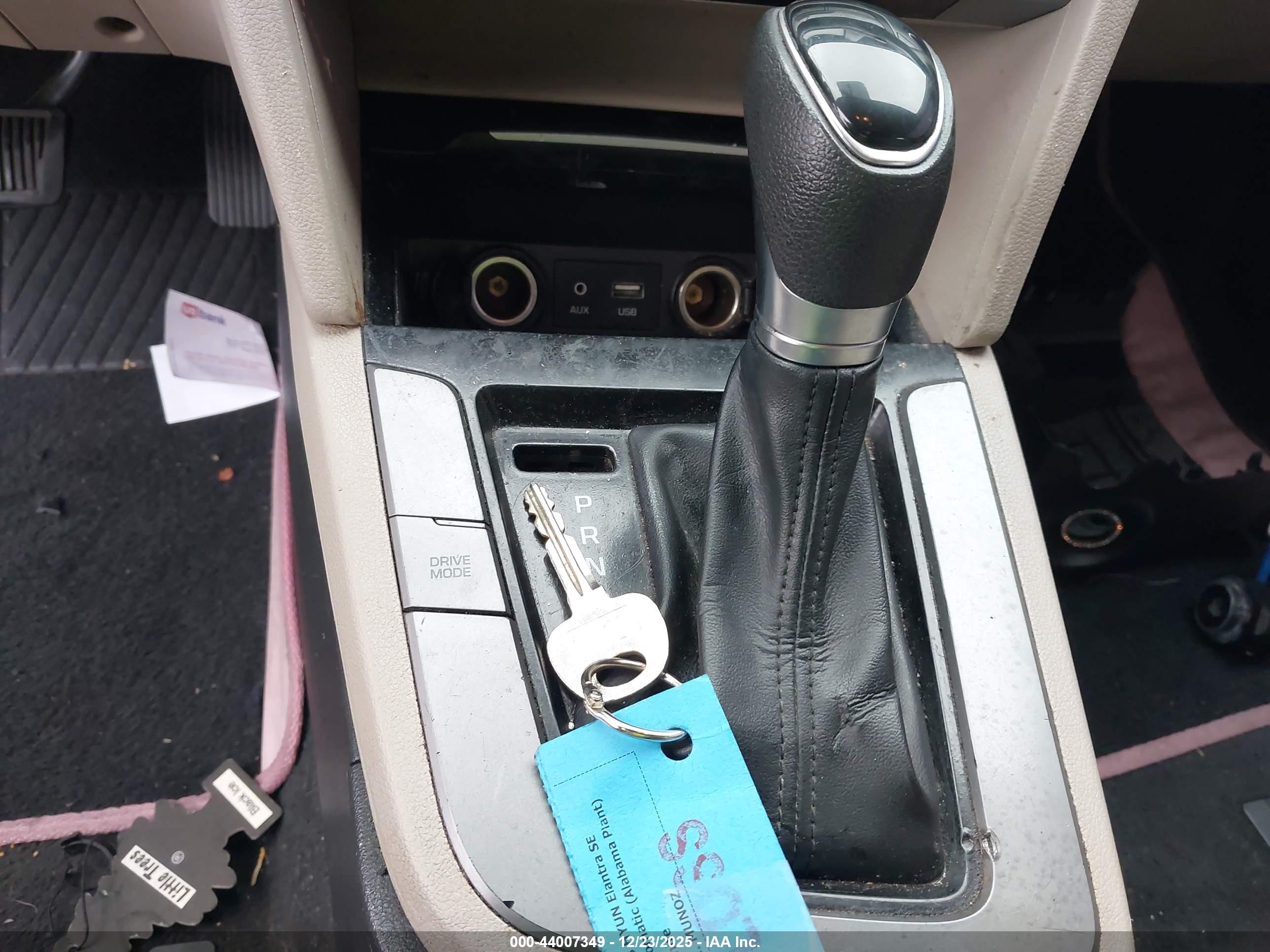 HYUNDAI ELANTRA image 11