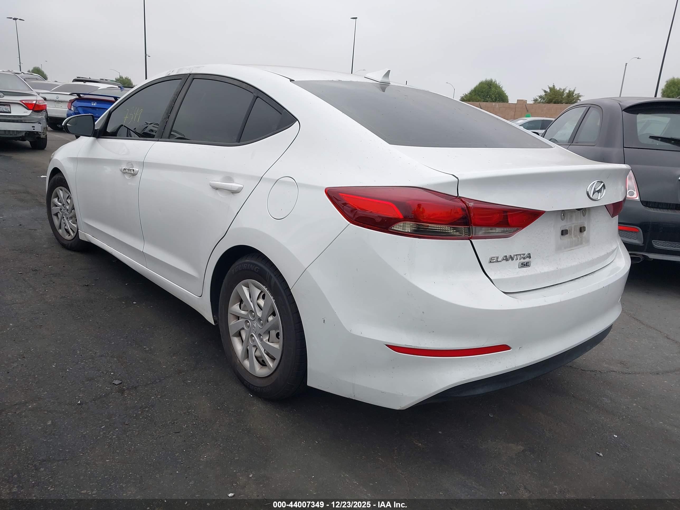 HYUNDAI ELANTRA image 3