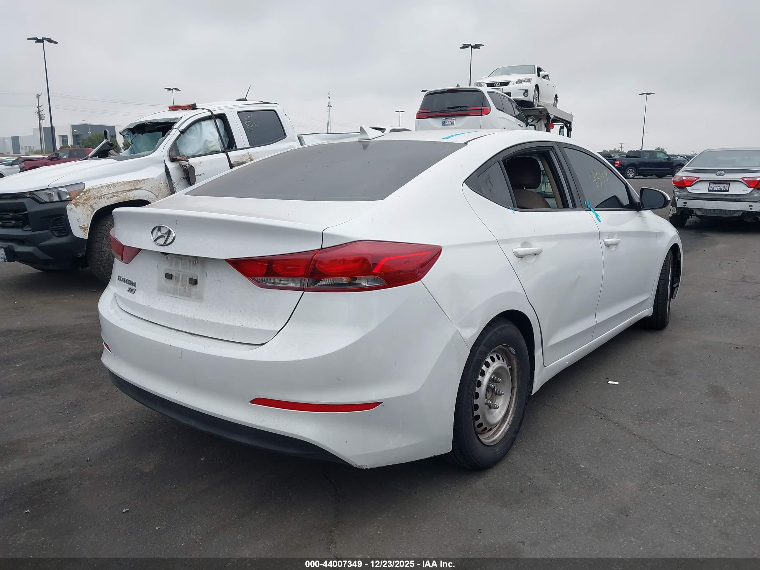 HYUNDAI ELANTRA image 4