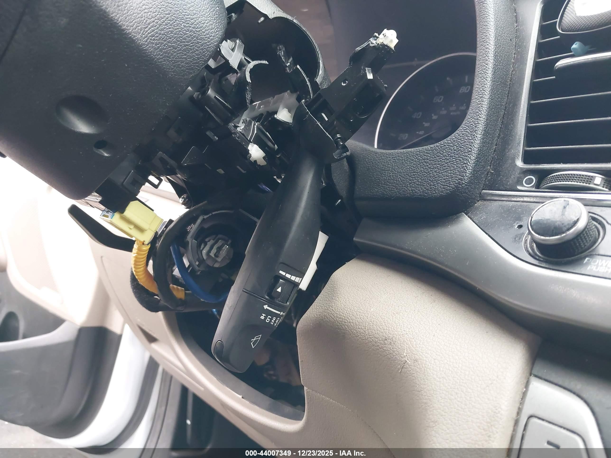 HYUNDAI ELANTRA image 6