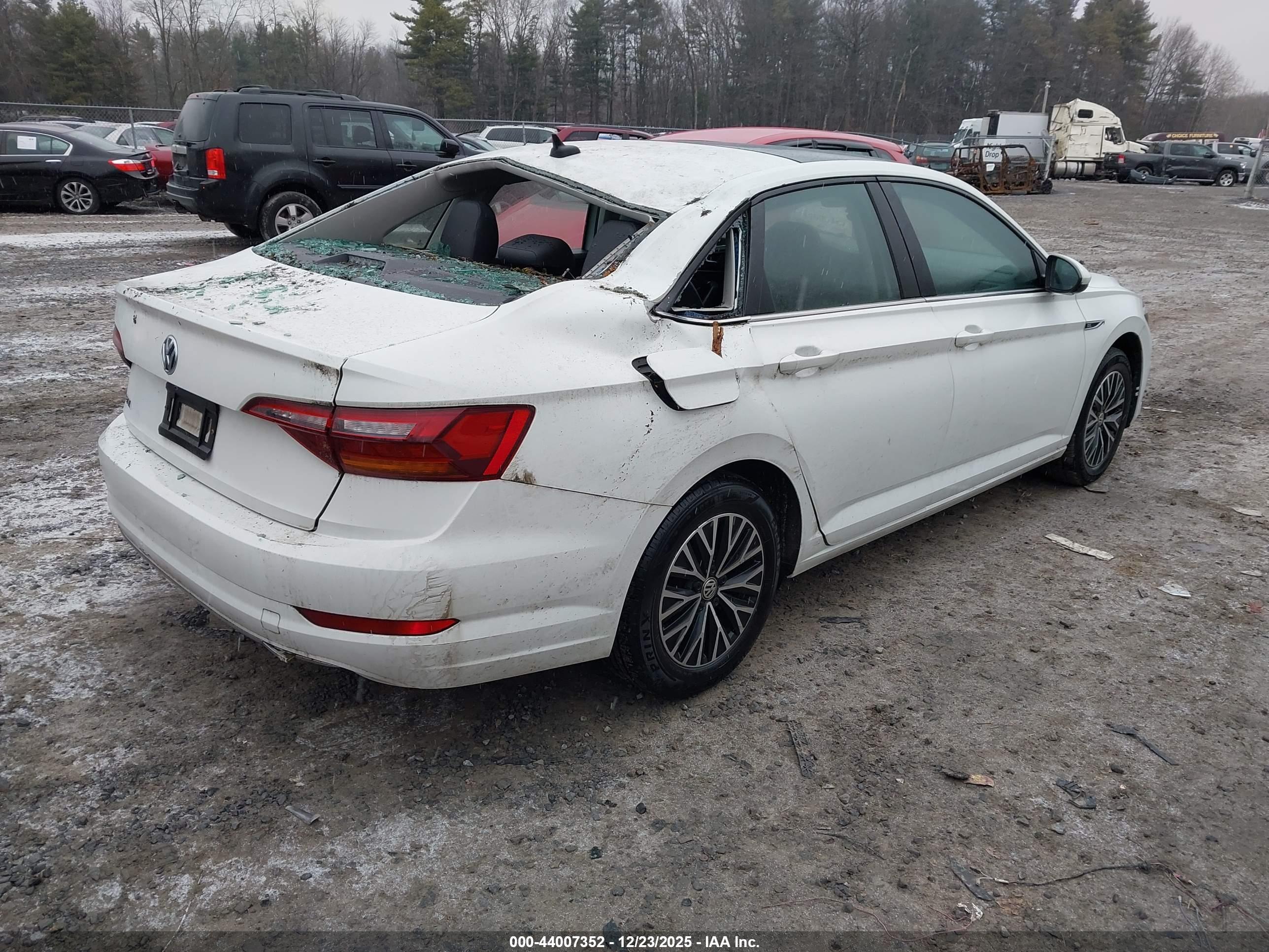 VOLKSWAGEN JETTA image 4