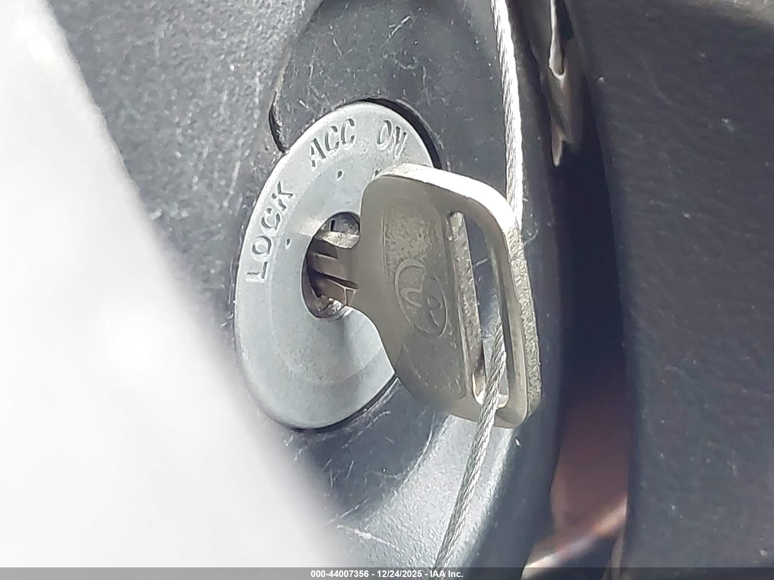 TOYOTA YARIS image 11