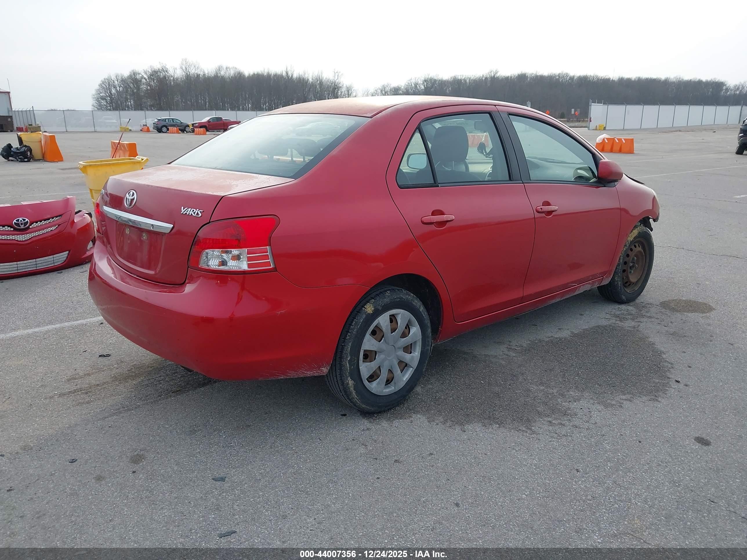 TOYOTA YARIS image 4