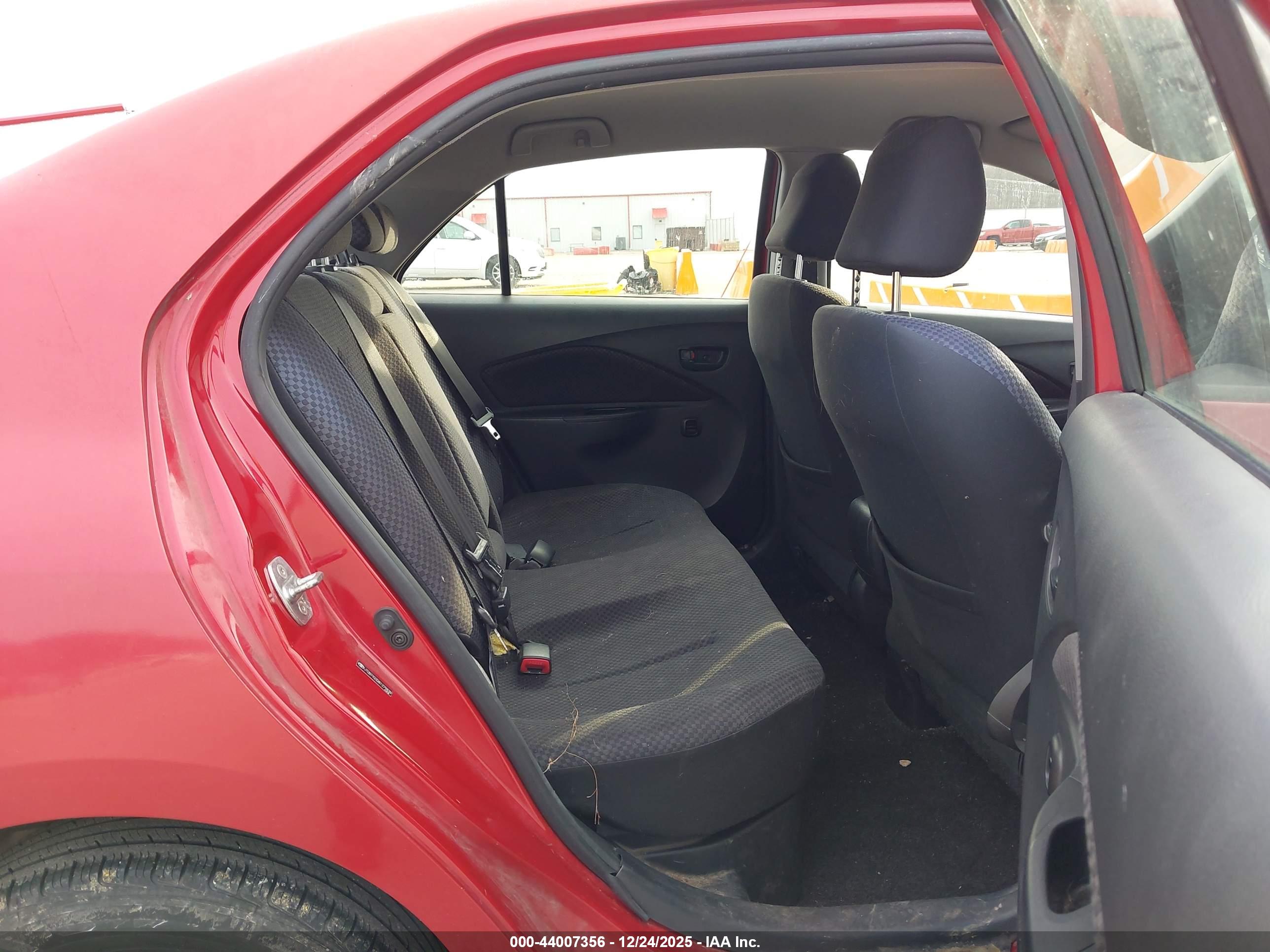 TOYOTA YARIS image 8