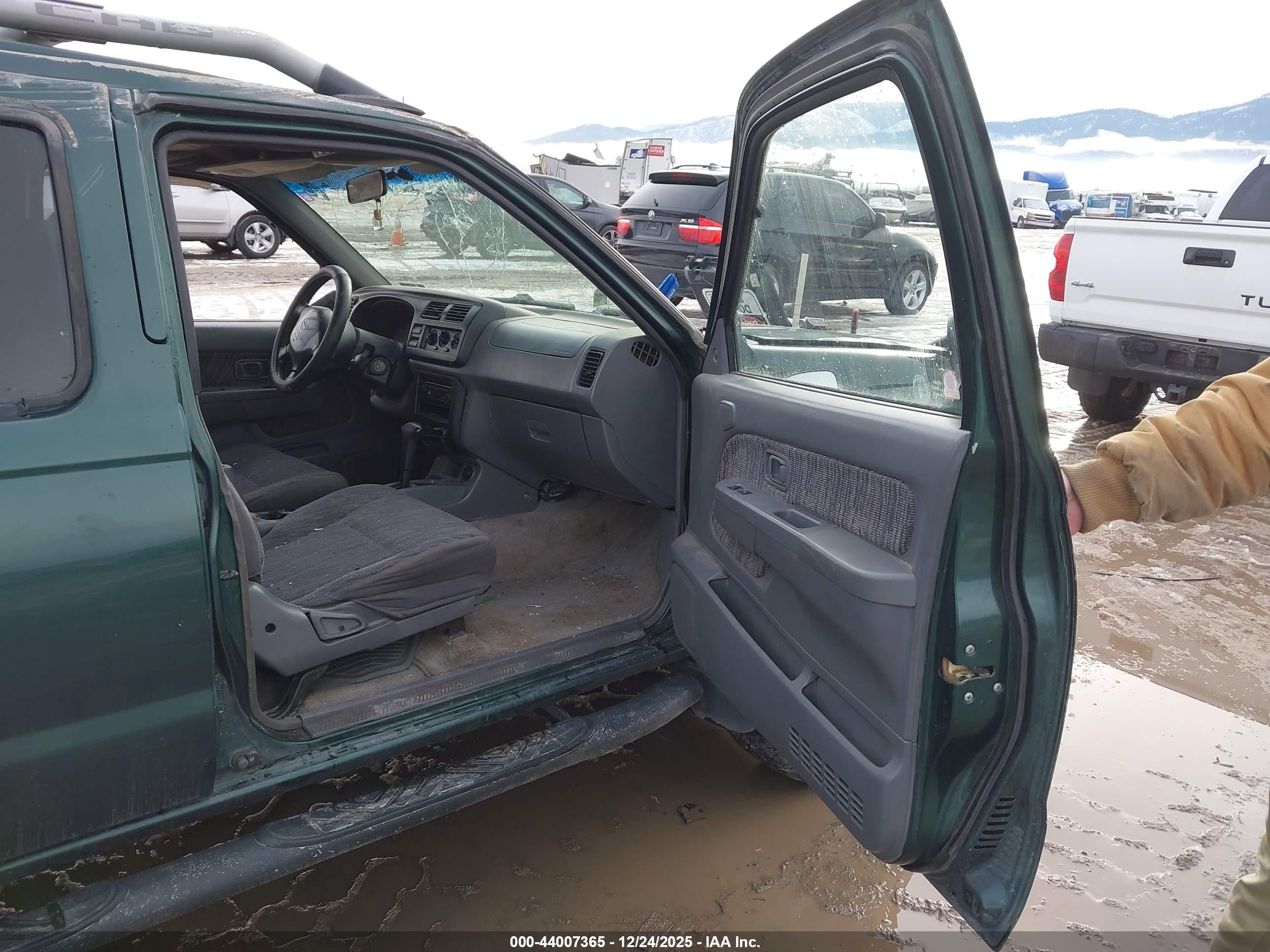 NISSAN FRONTIER image 5
