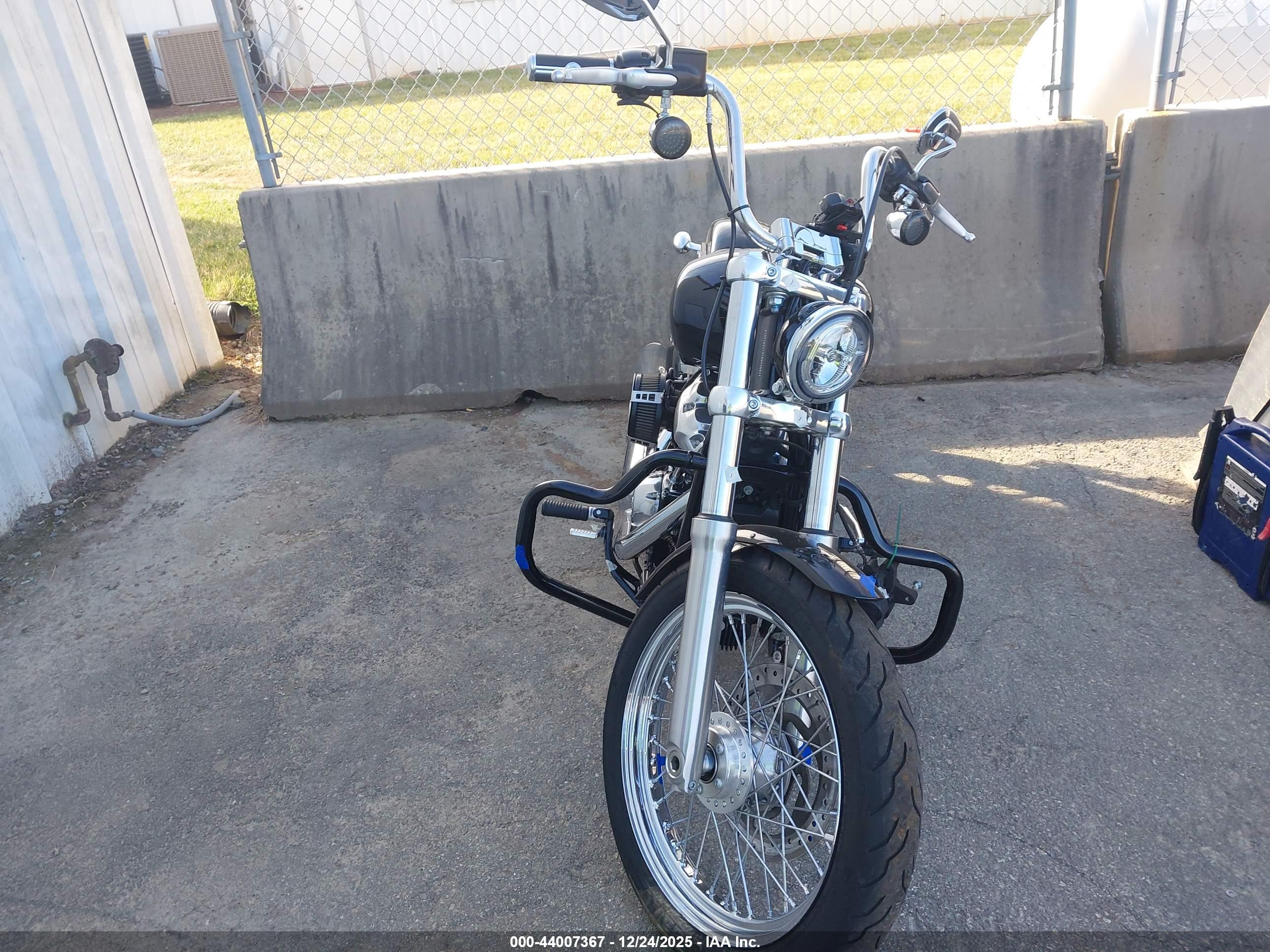 HARLEY-DAVIDSON FXST image 5
