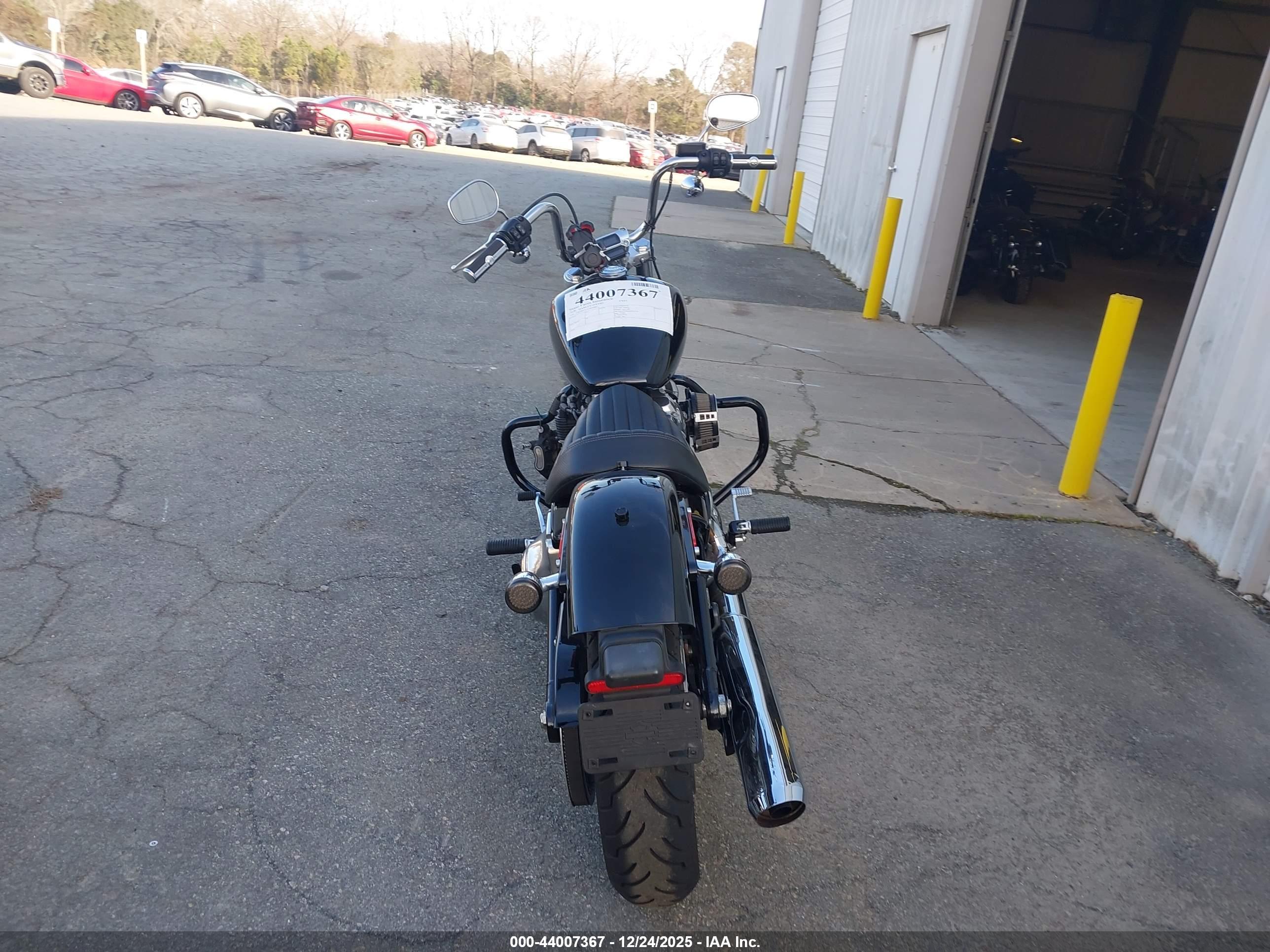 HARLEY-DAVIDSON FXST image 6