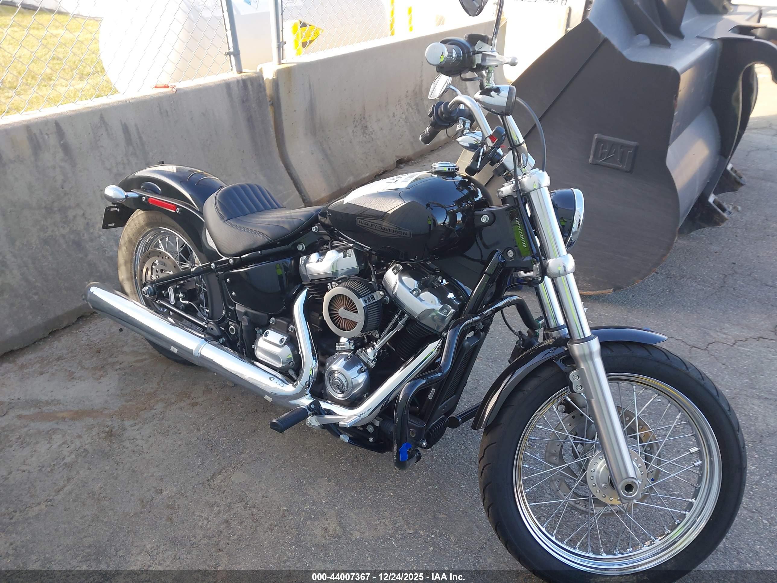 HARLEY-DAVIDSON FXST image 8