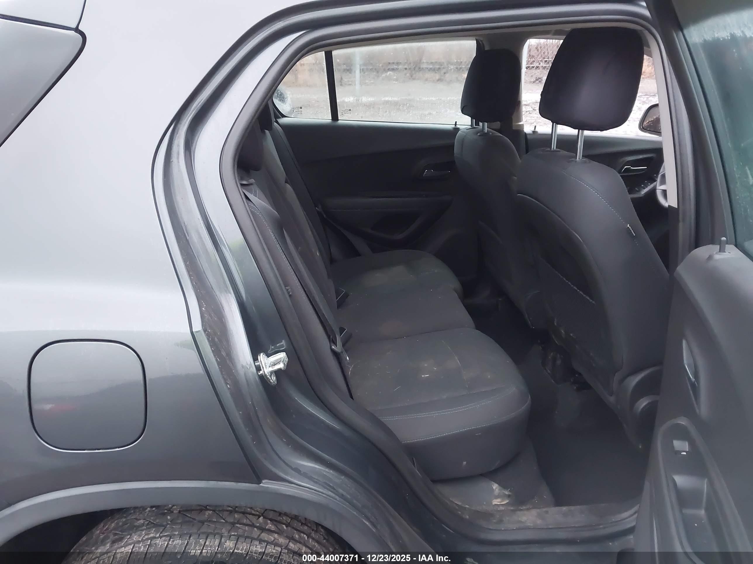 CHEVROLET TRAX image 8