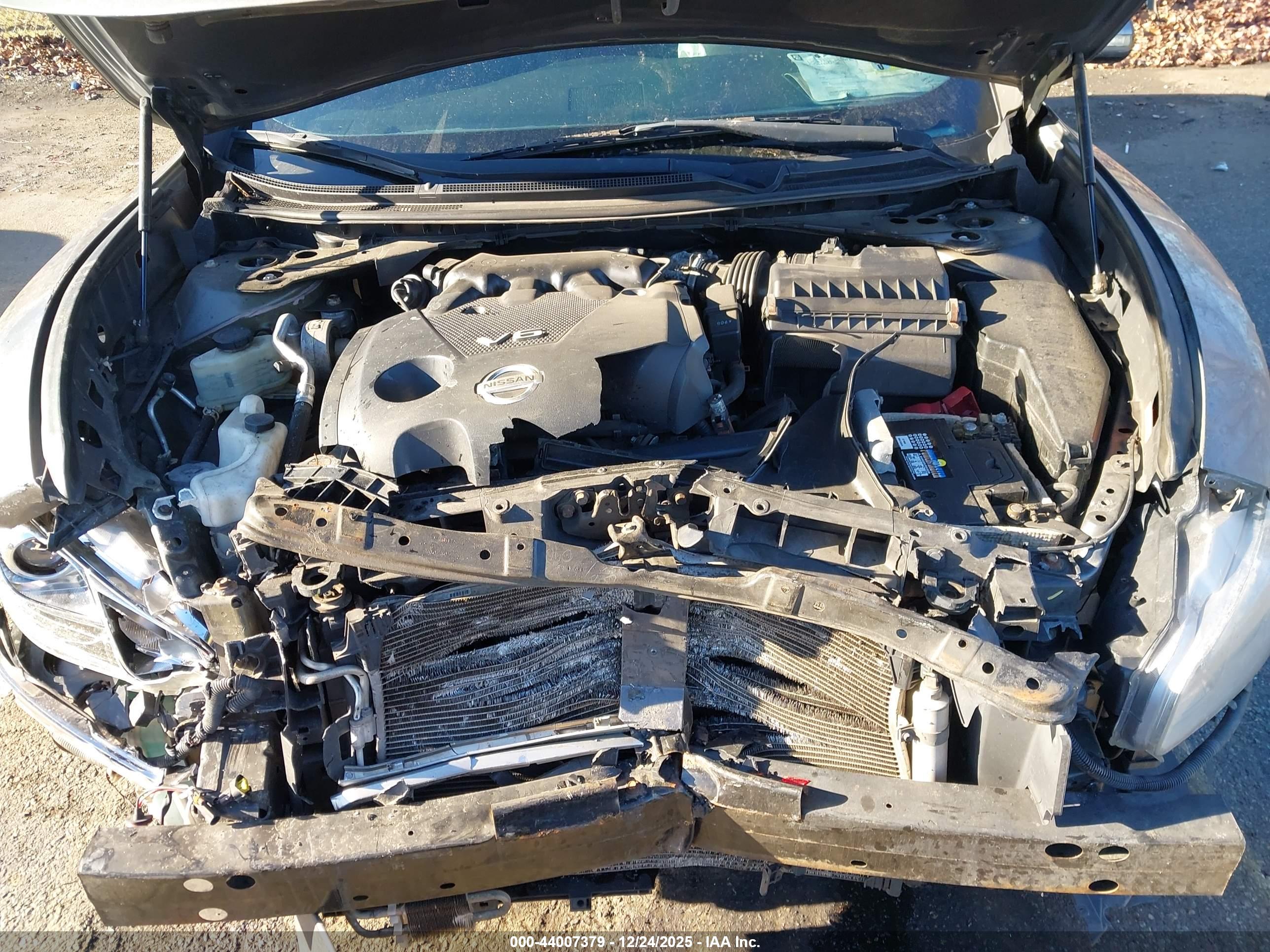 NISSAN MAXIMA image 10