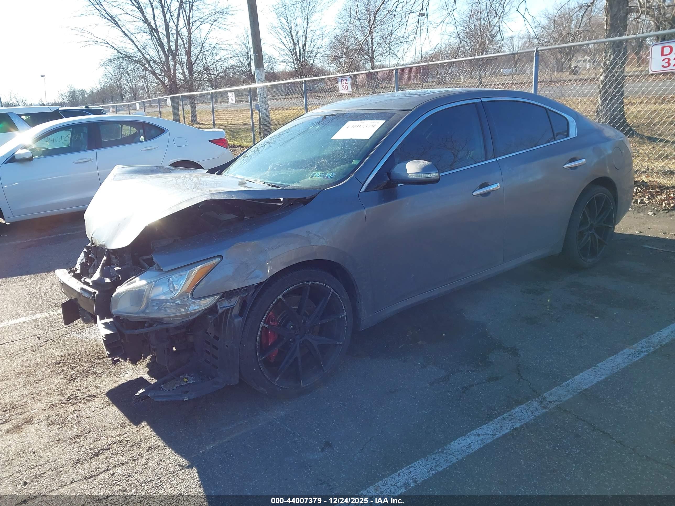 NISSAN MAXIMA image 2