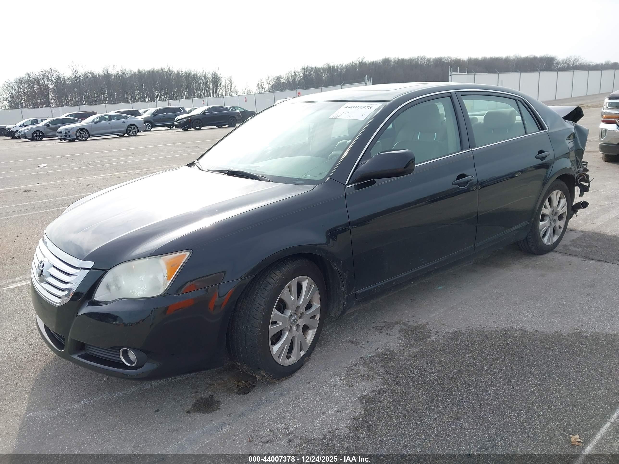 TOYOTA AVALON image 2
