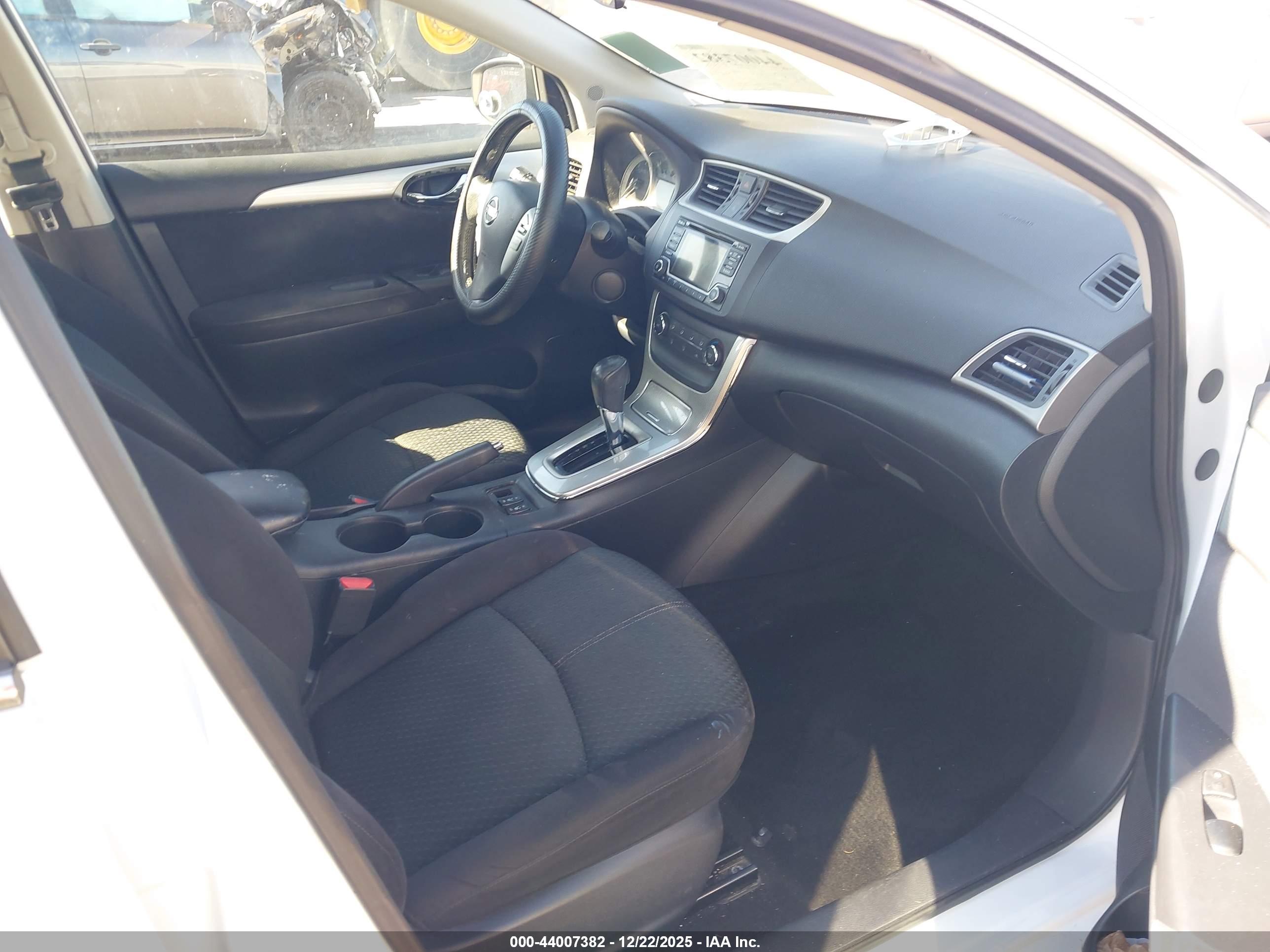 NISSAN SENTRA image 5