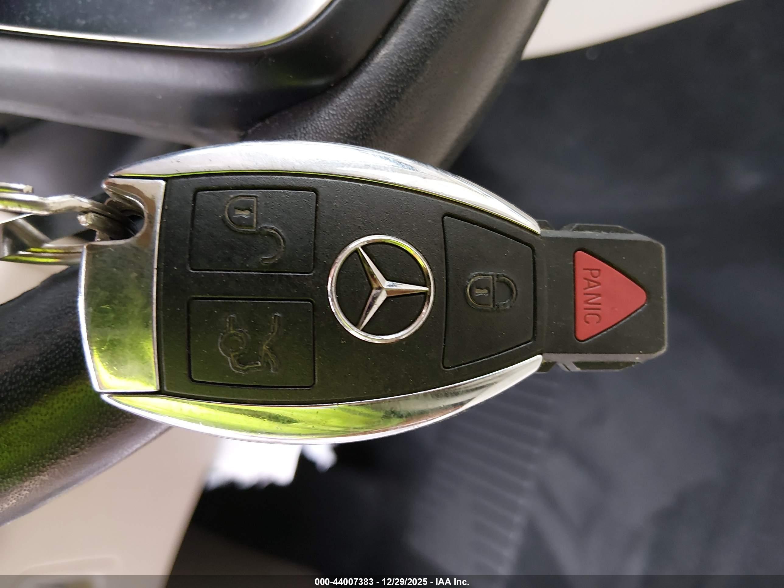 MERCEDES-BENZ GLC image 11