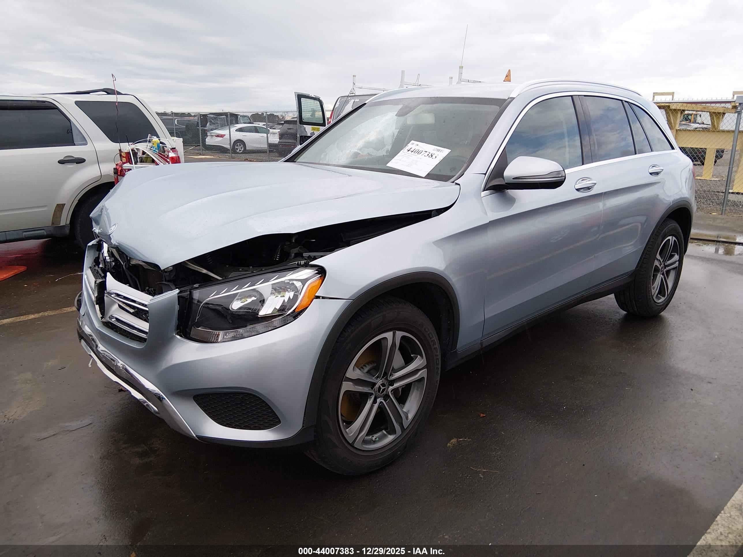 MERCEDES-BENZ GLC image 2