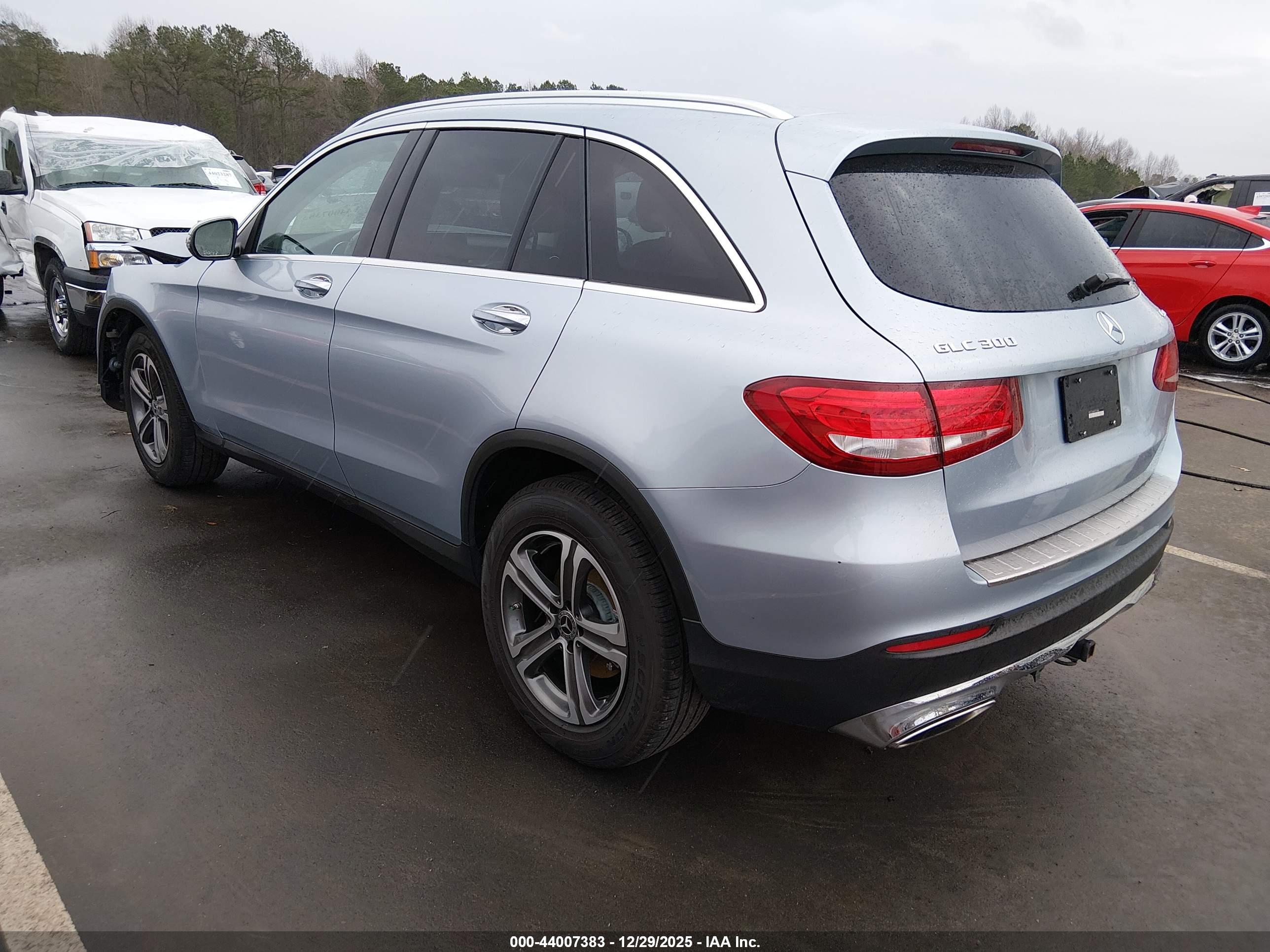 MERCEDES-BENZ GLC image 3