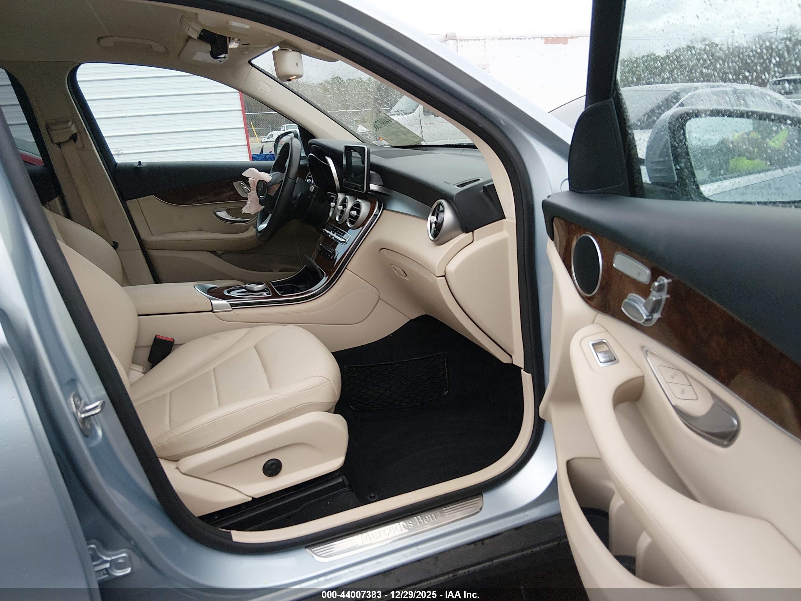 MERCEDES-BENZ GLC image 5