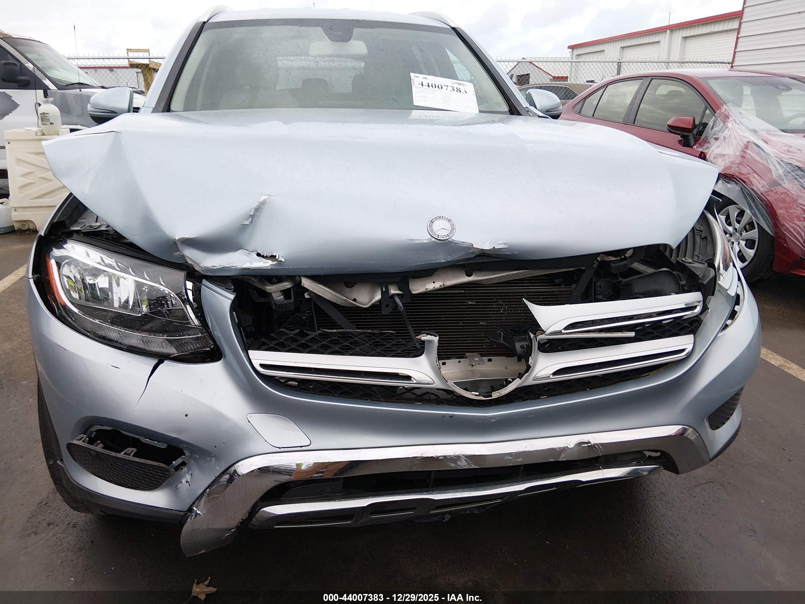 MERCEDES-BENZ GLC image 6