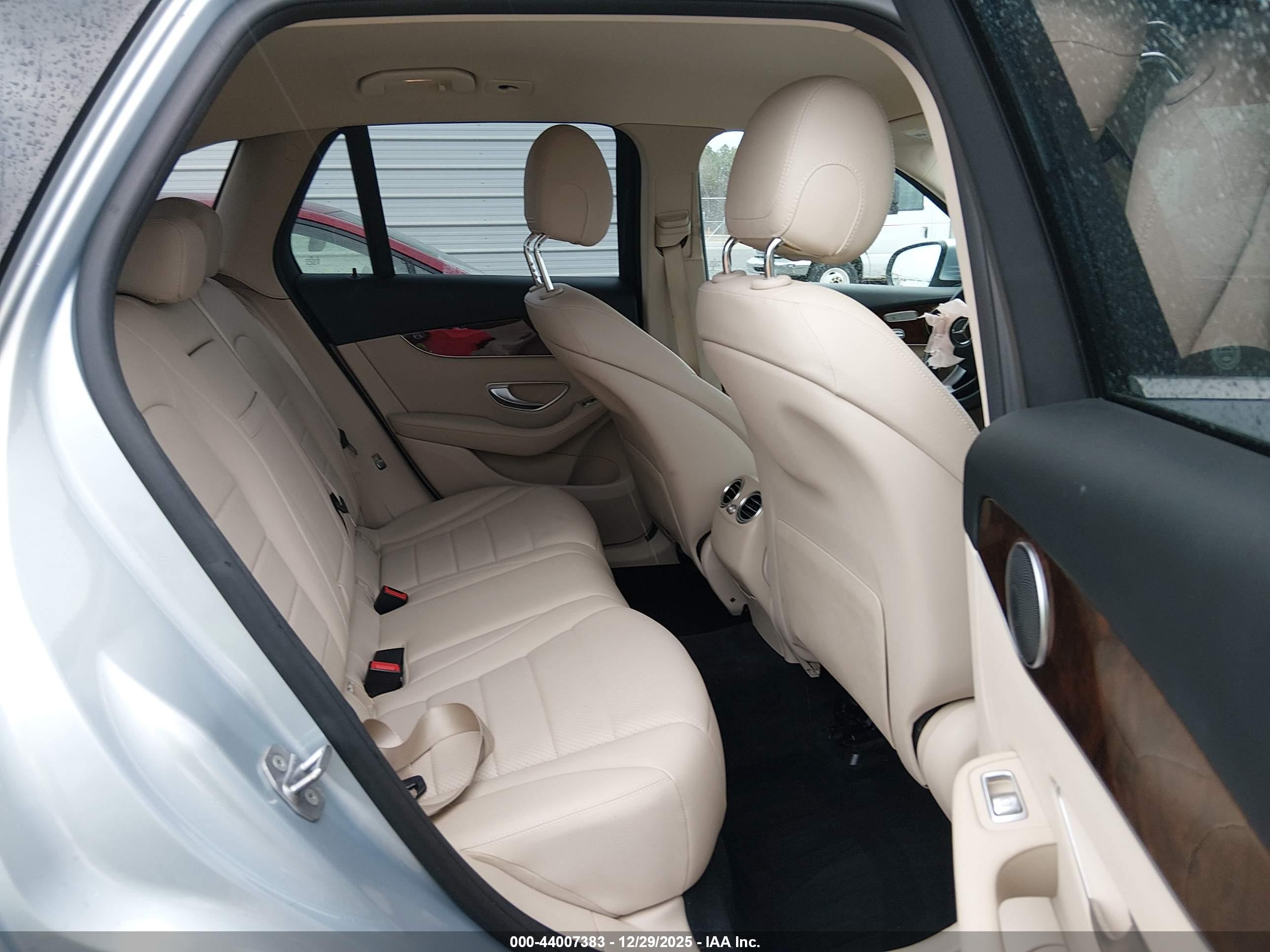 MERCEDES-BENZ GLC image 8