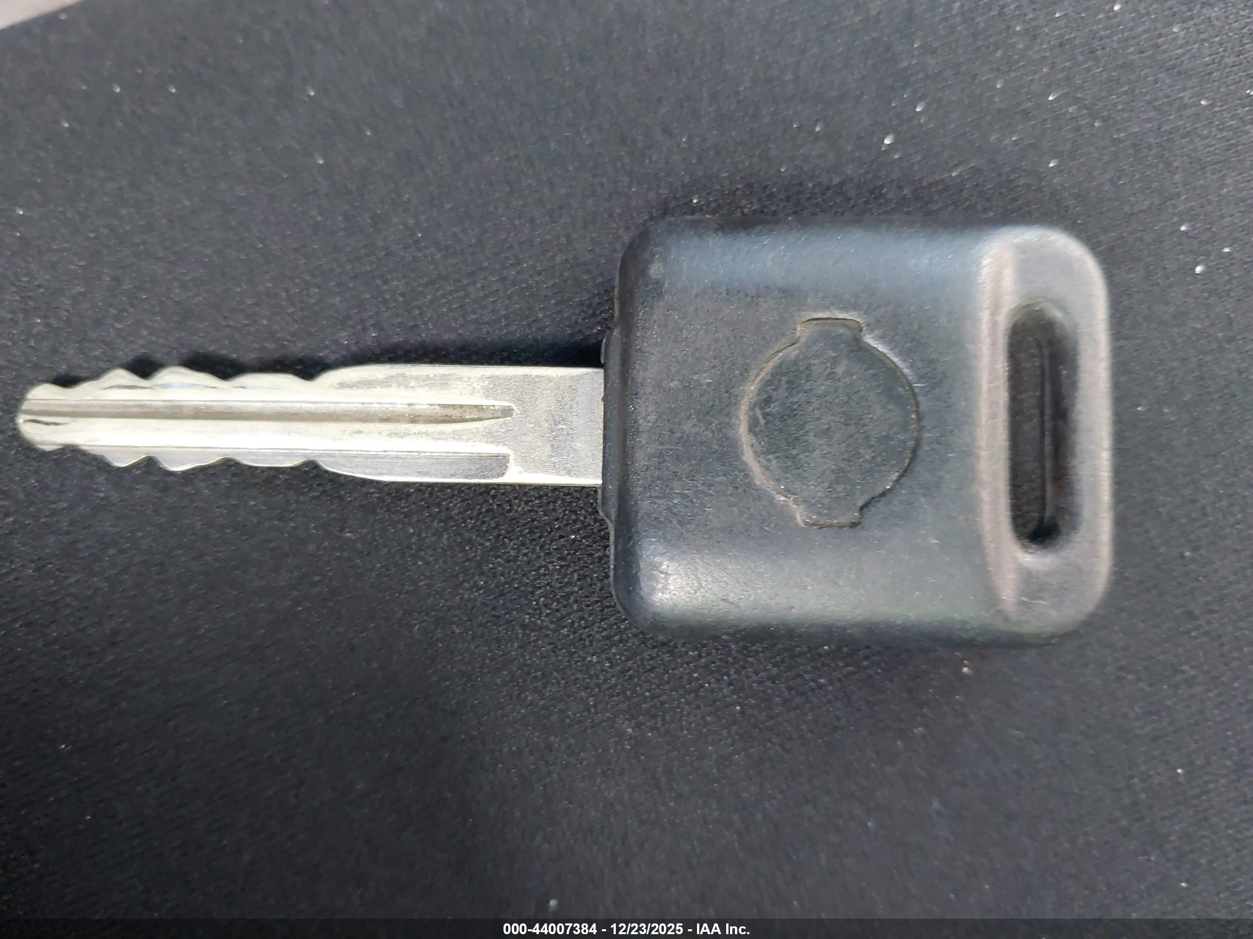 NISSAN VERSA image 11