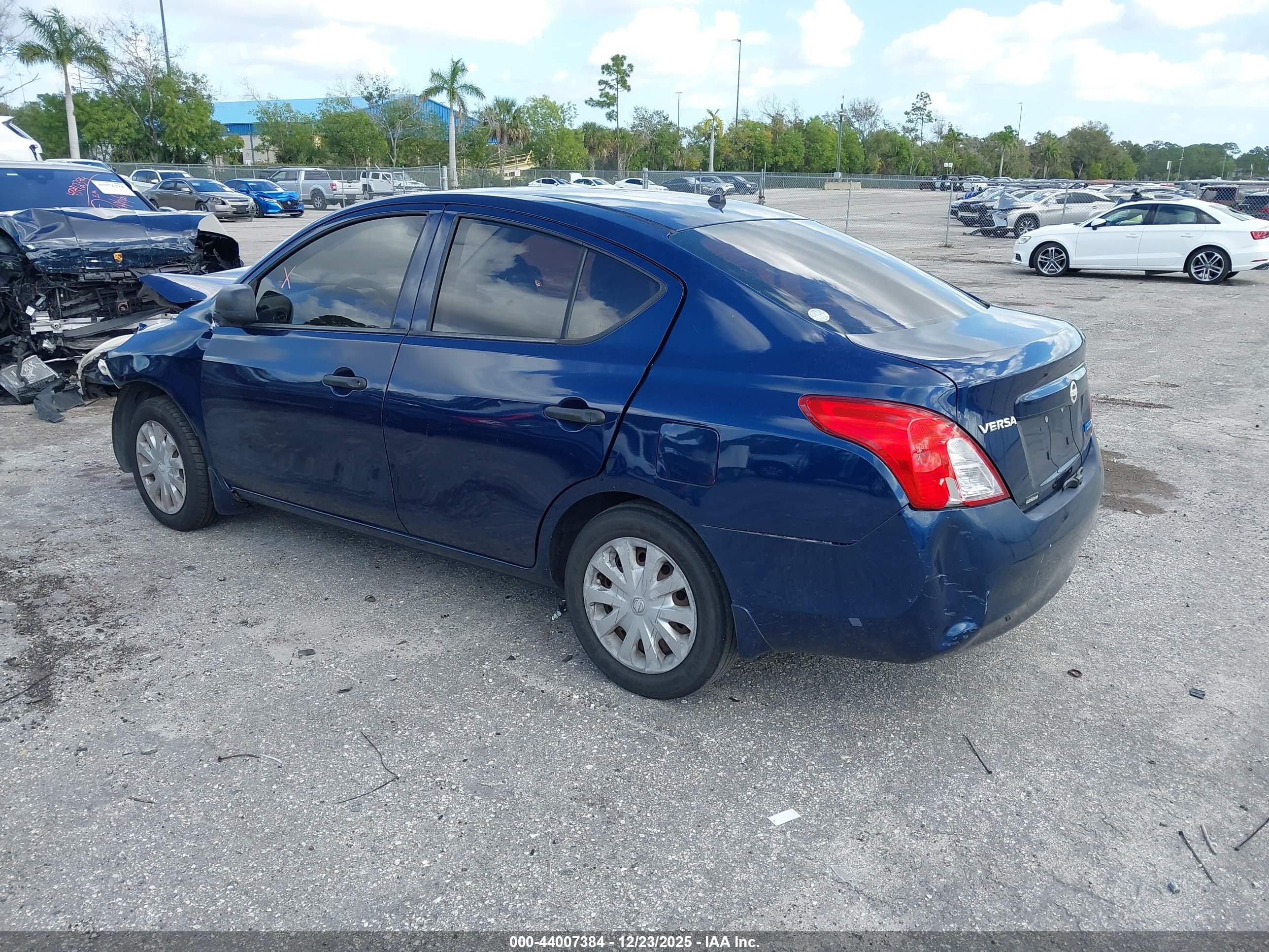 NISSAN VERSA image 3