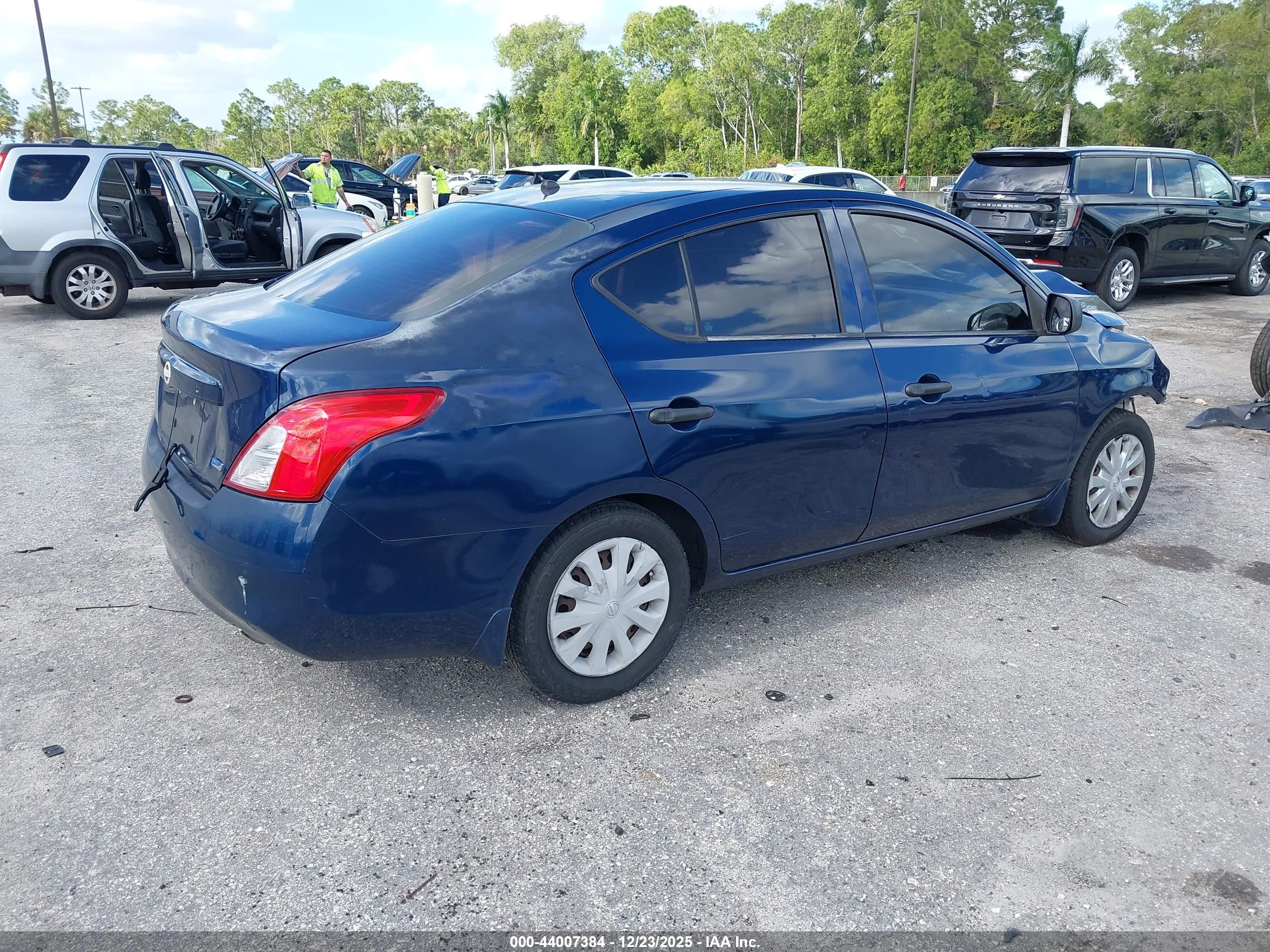 NISSAN VERSA image 4