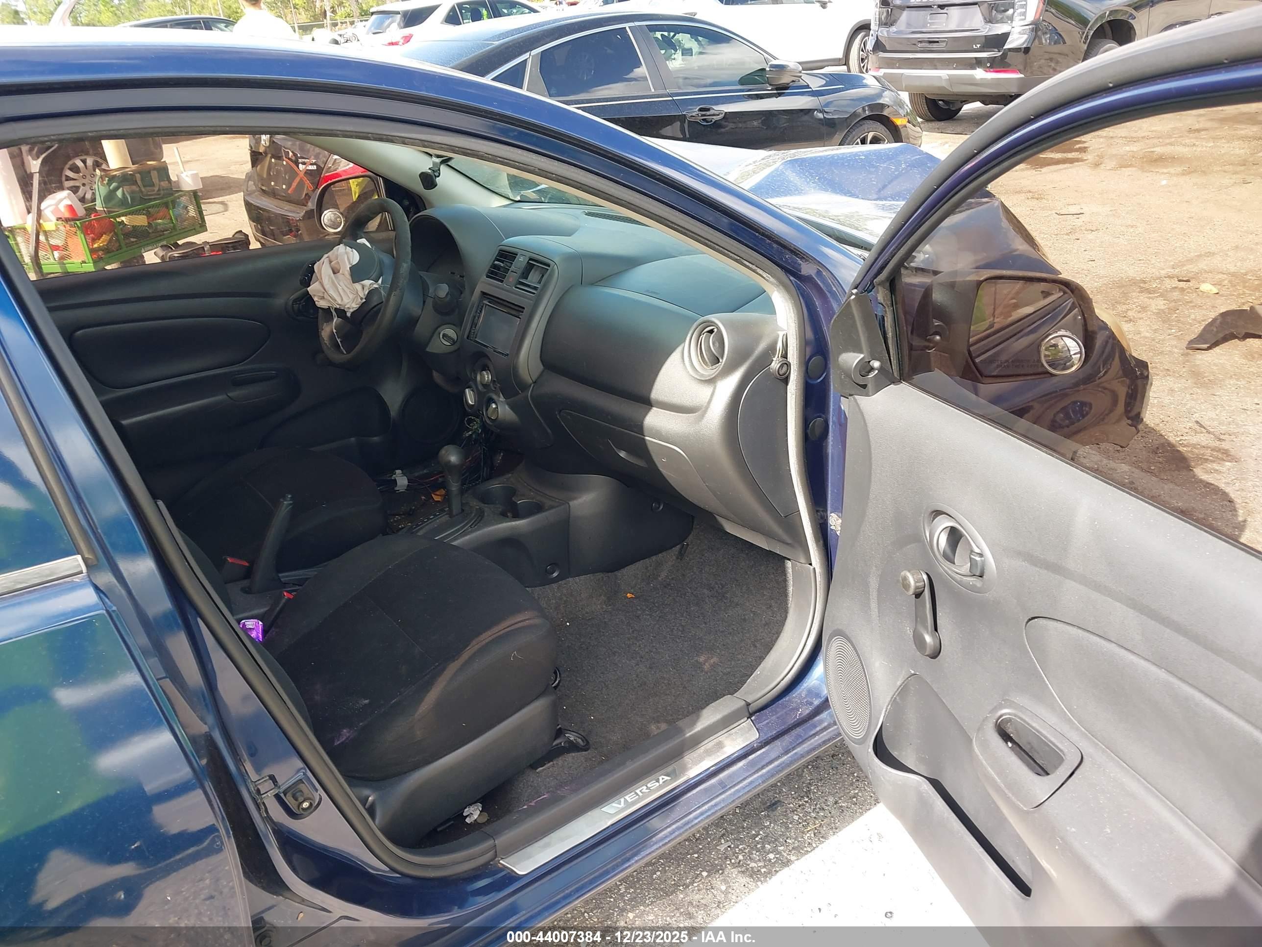NISSAN VERSA image 5