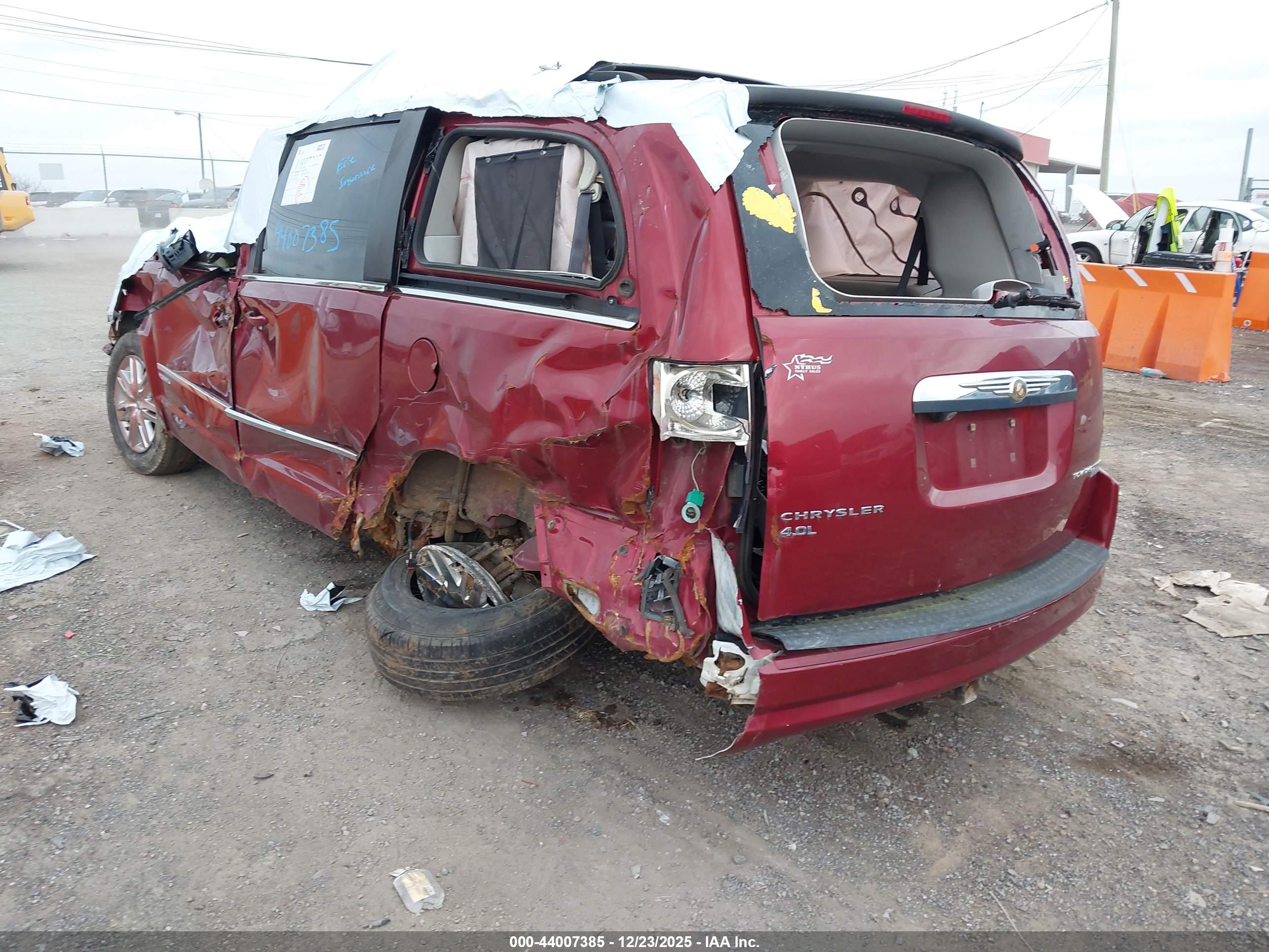 CHRYSLER TOWN image 3