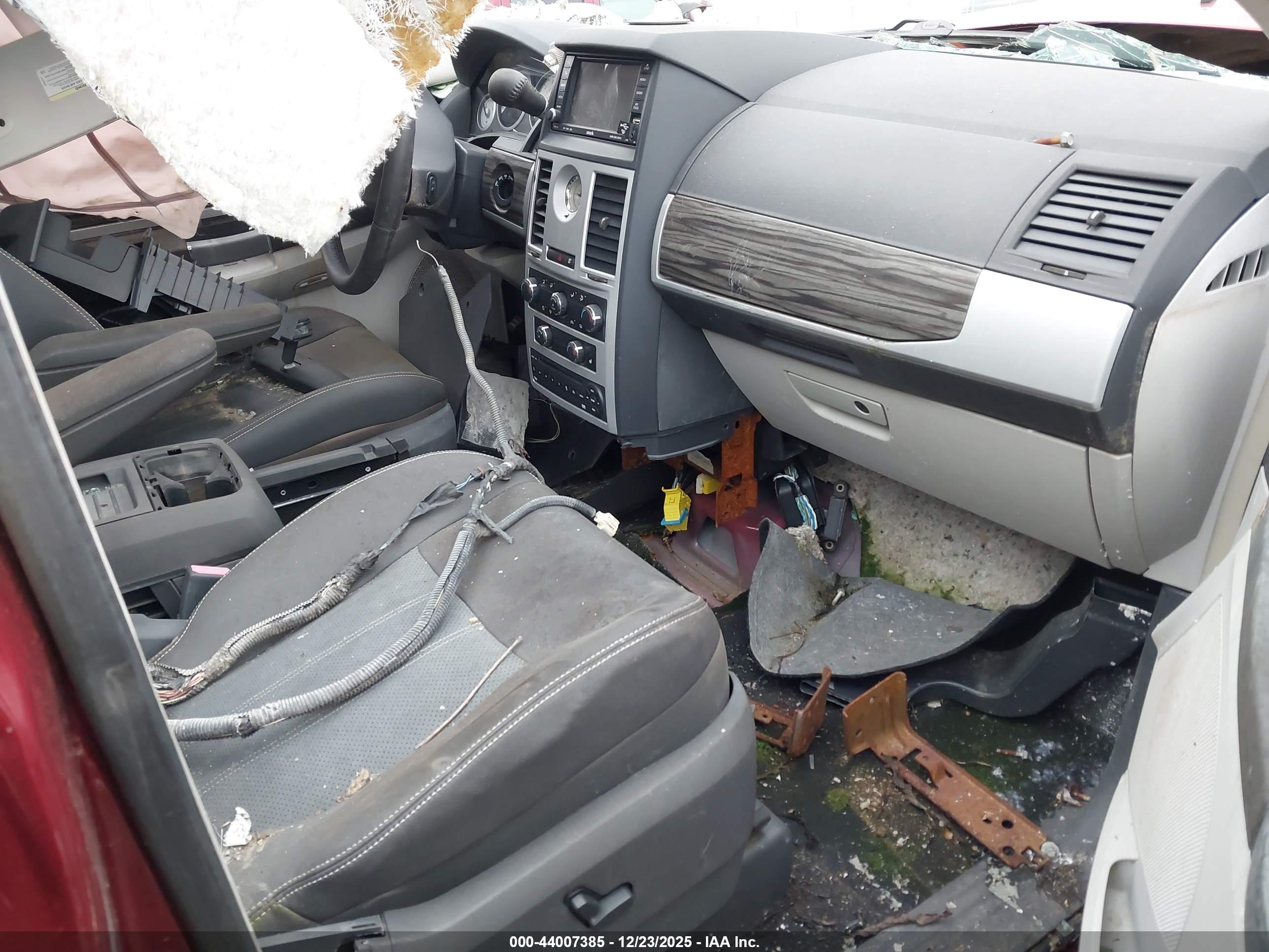 CHRYSLER TOWN image 5