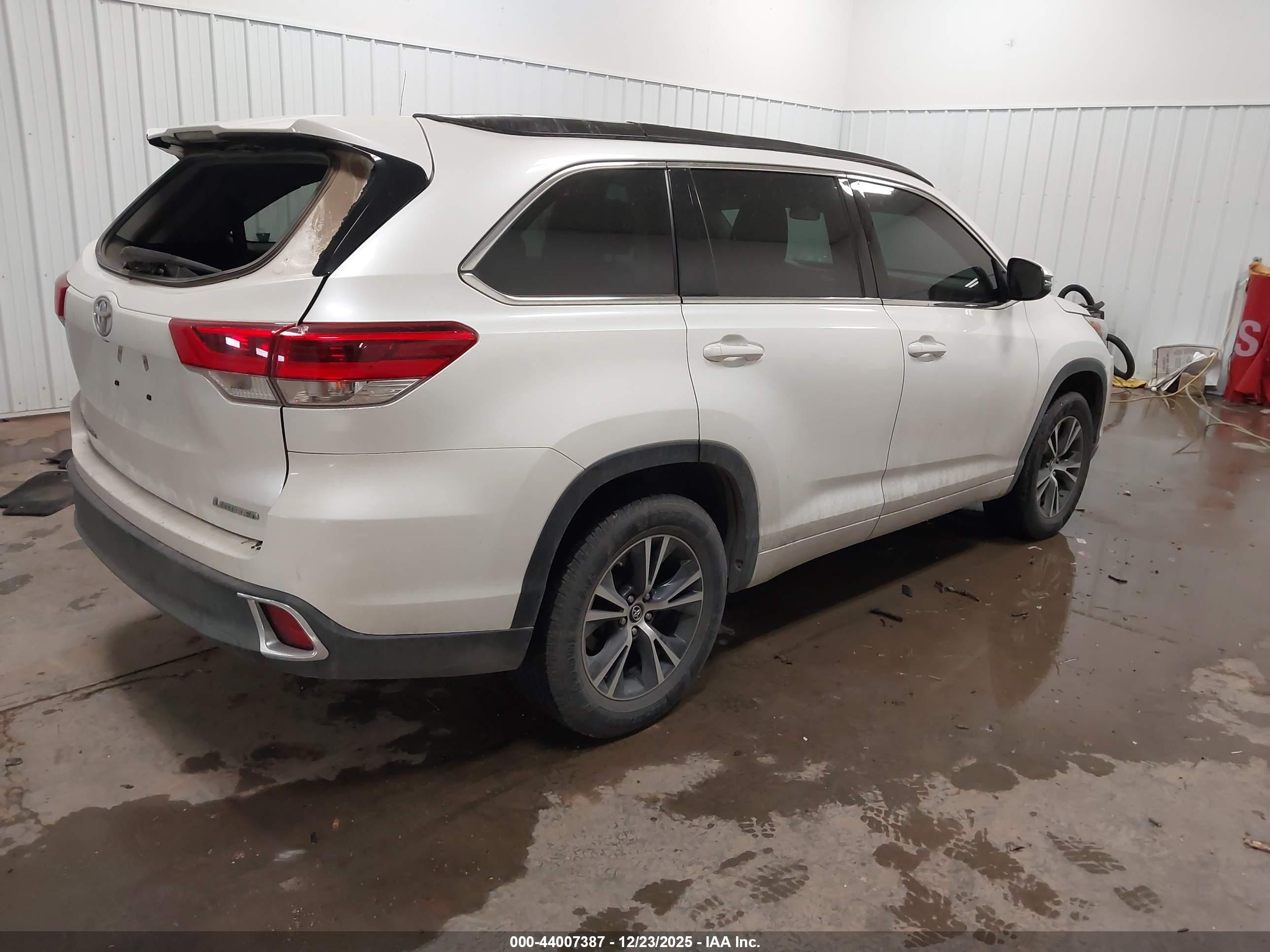 TOYOTA HIGHLANDER image 4