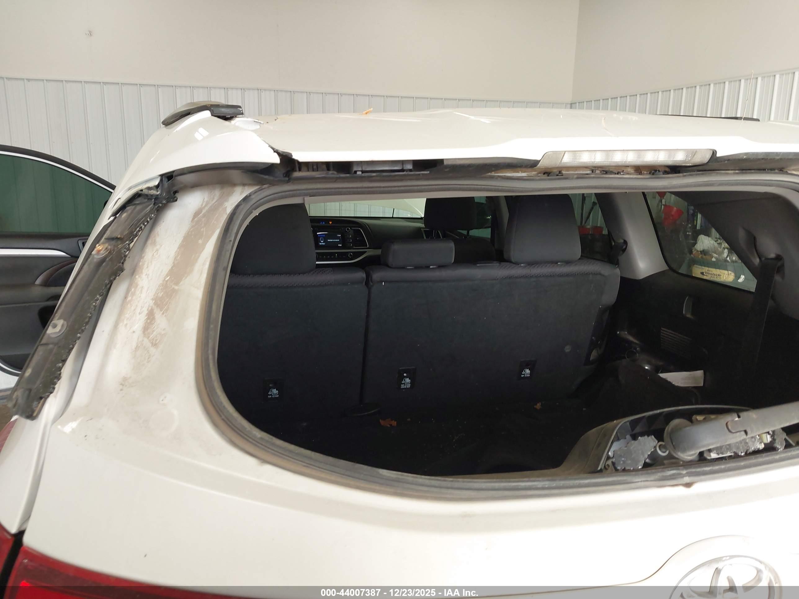 TOYOTA HIGHLANDER image 6