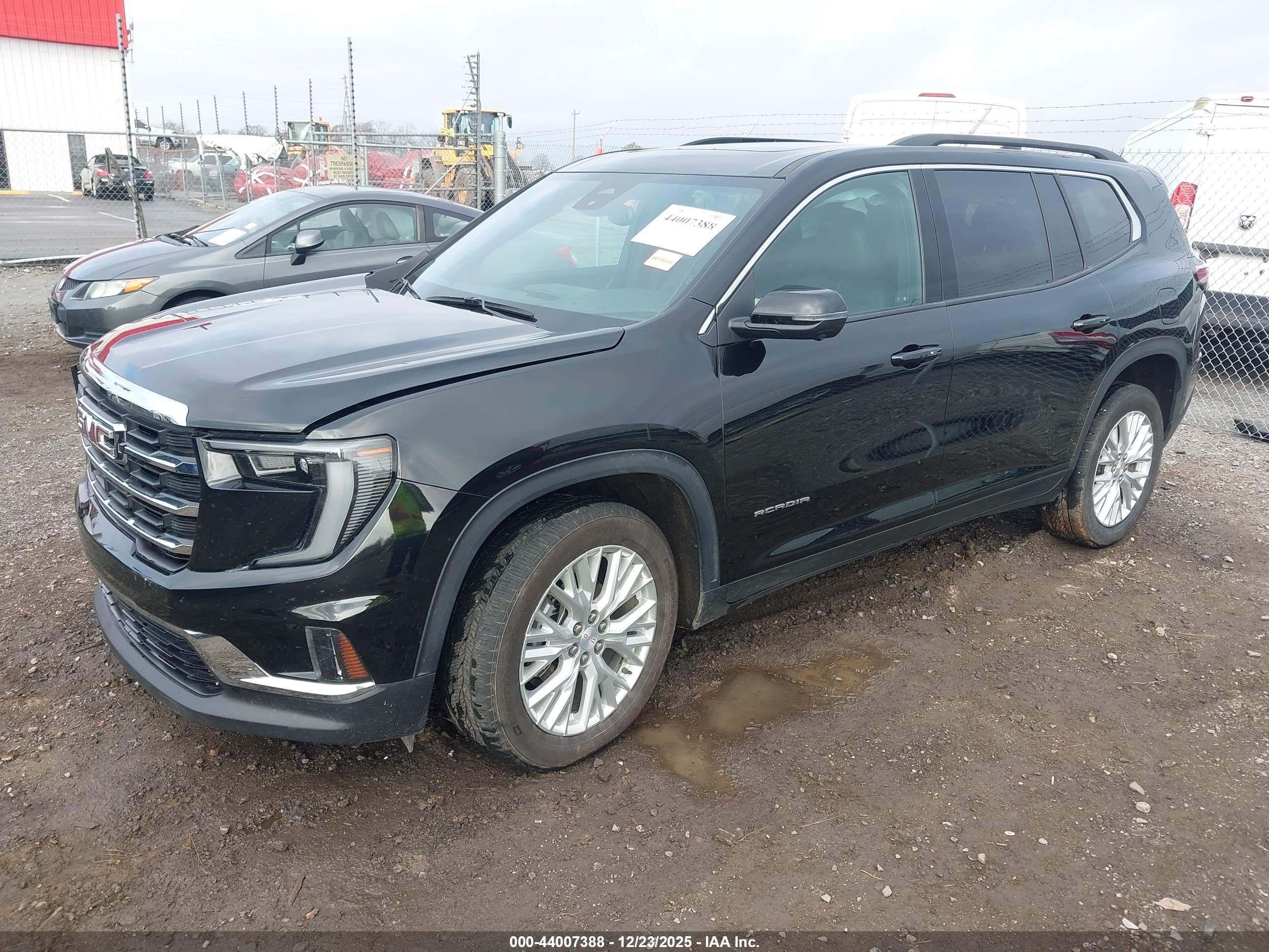 GMC ACADIA image 2
