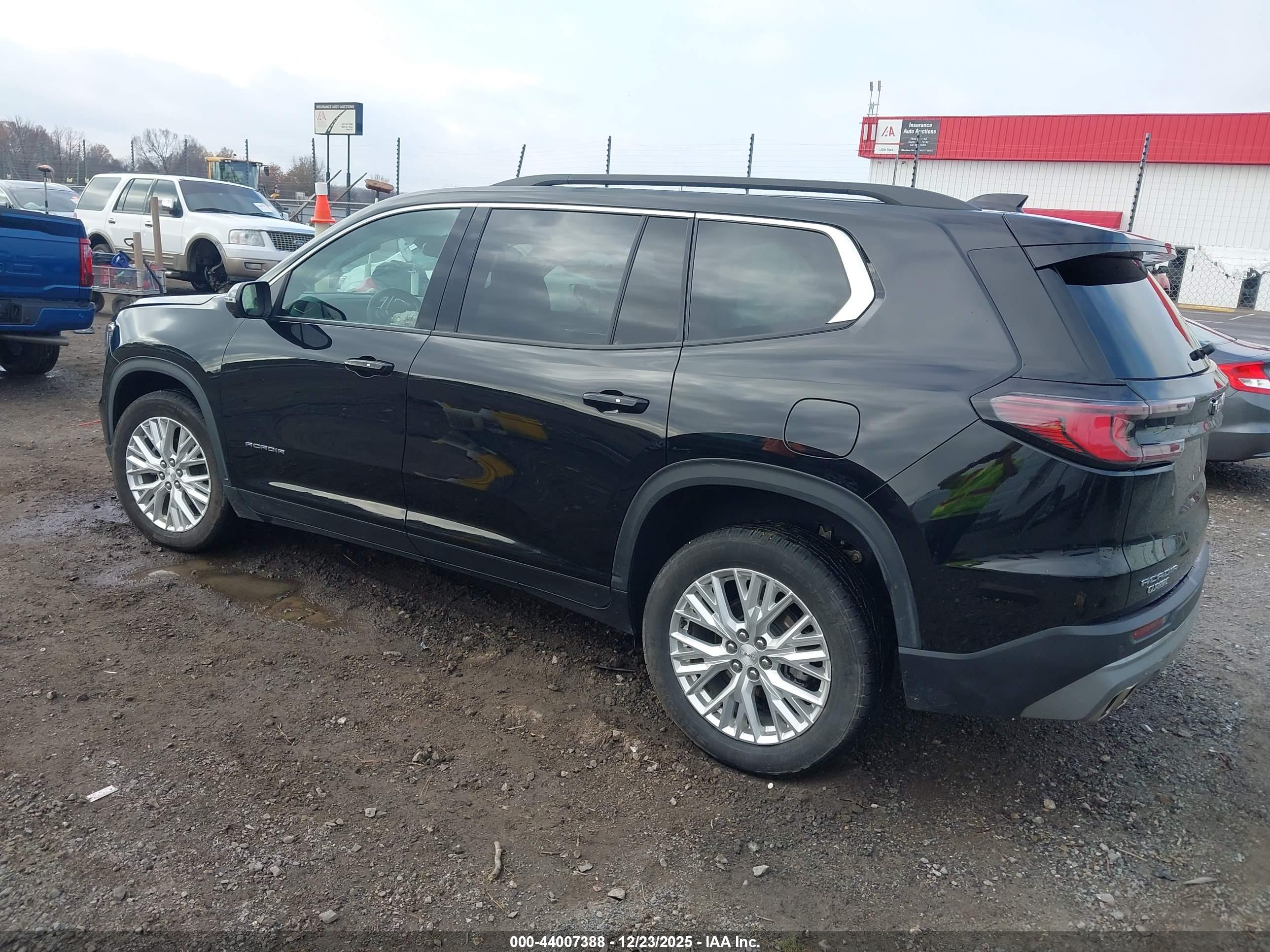 GMC ACADIA image 3