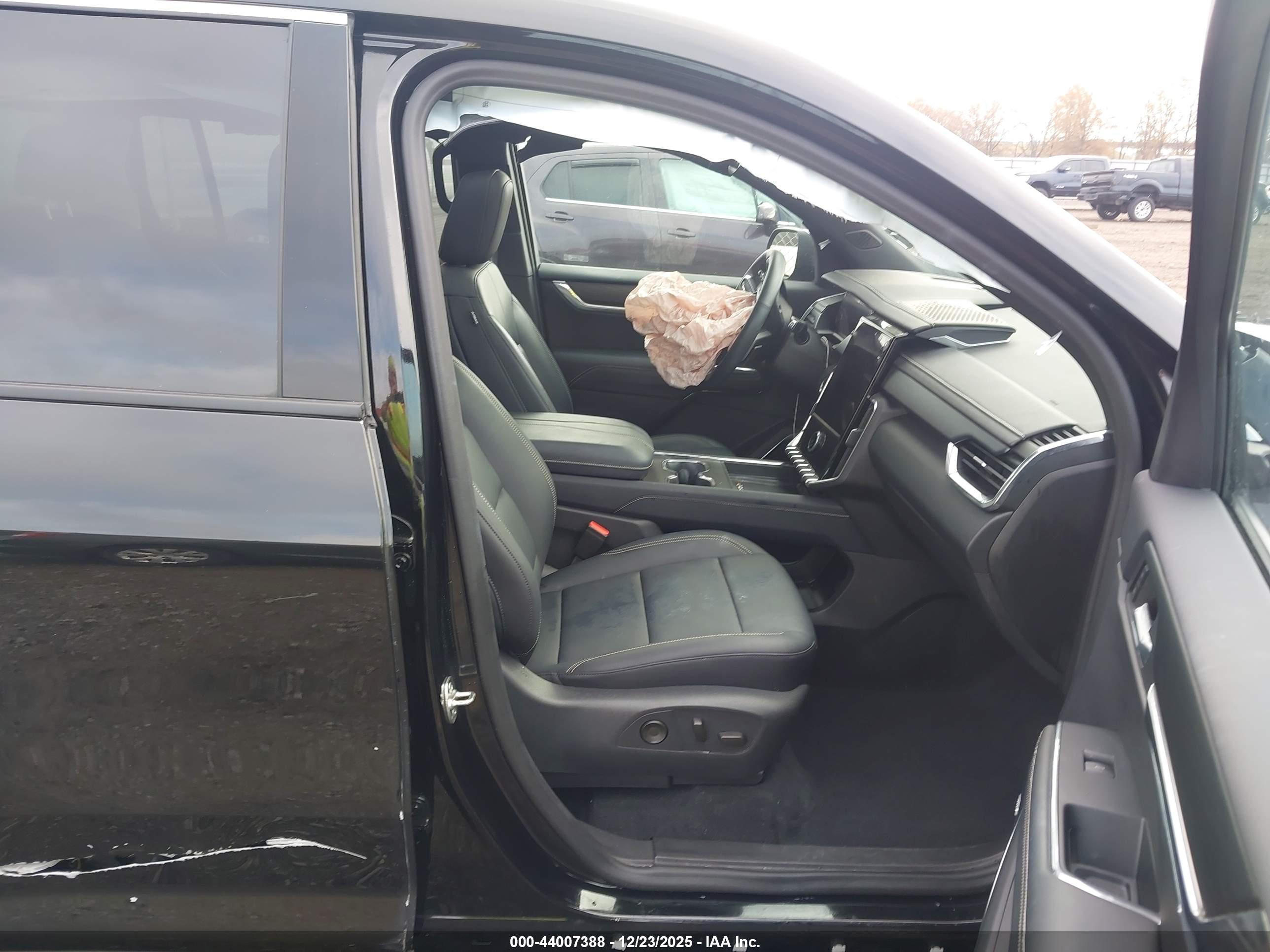 GMC ACADIA image 5