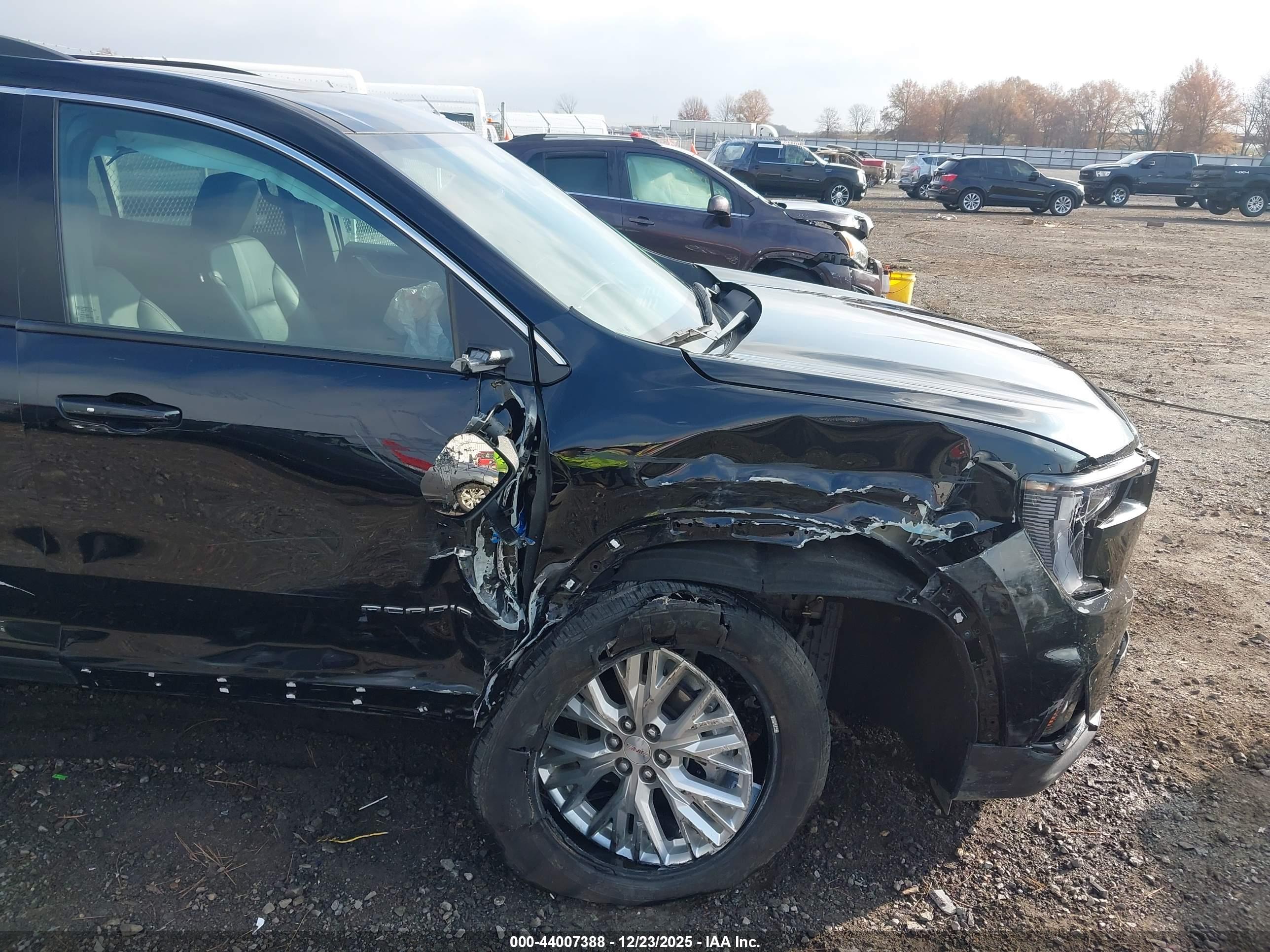 GMC ACADIA image 6