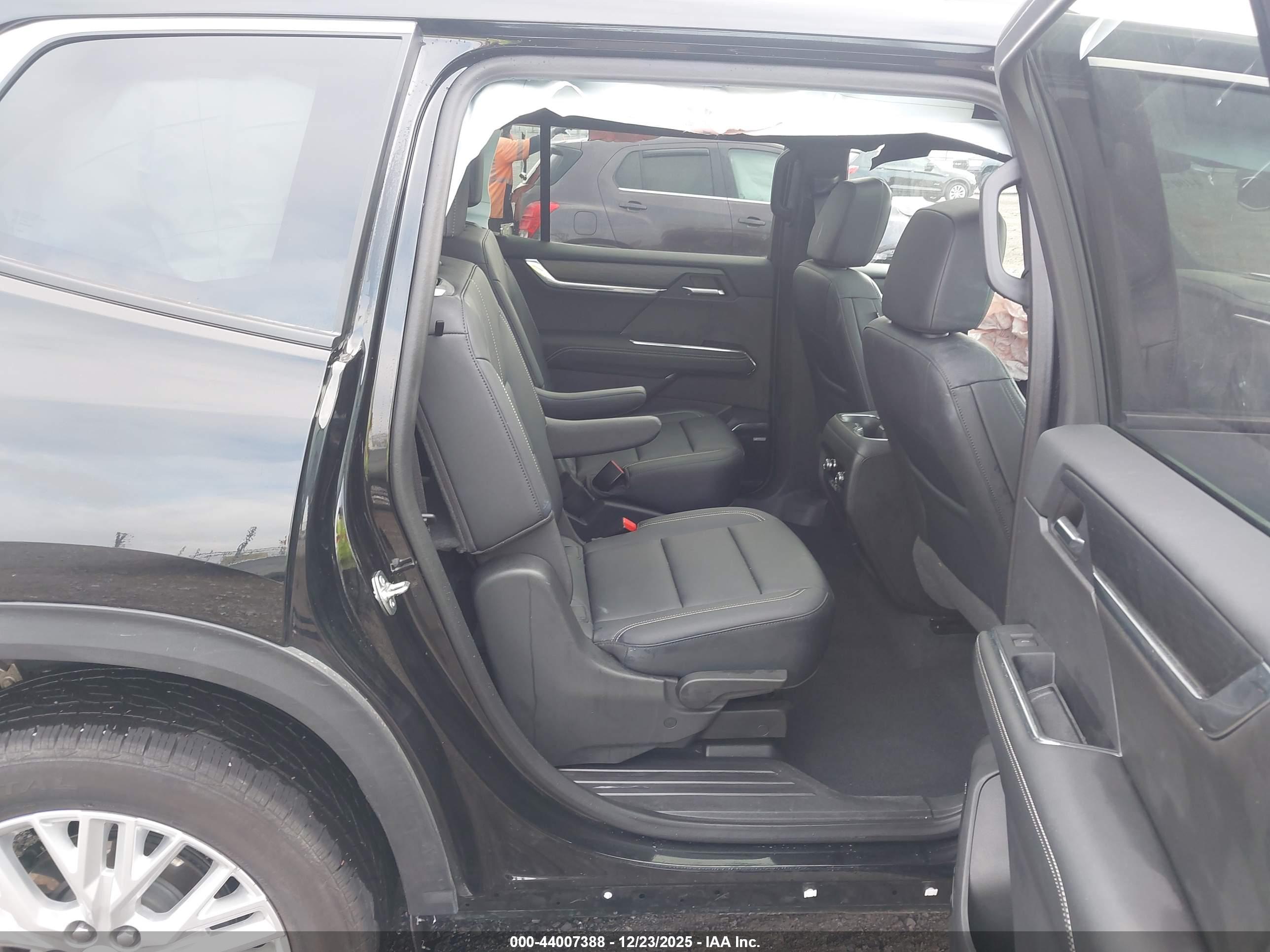 GMC ACADIA image 8