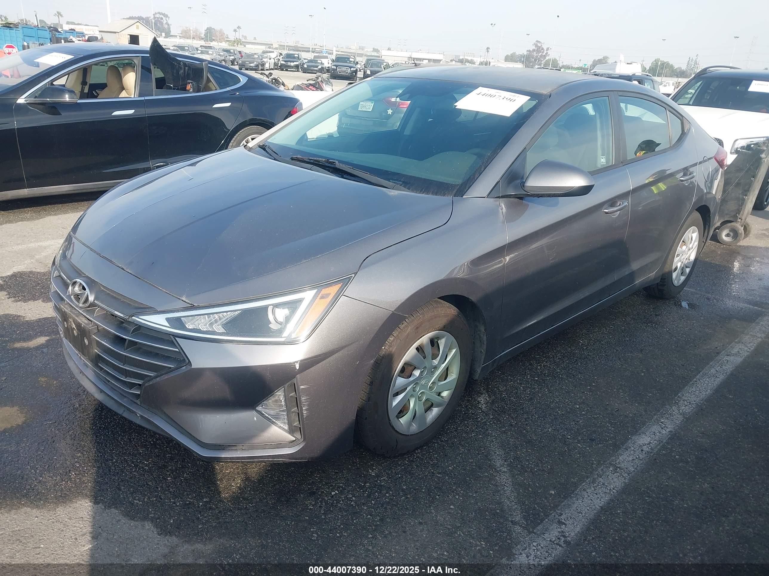 HYUNDAI ELANTRA image 2