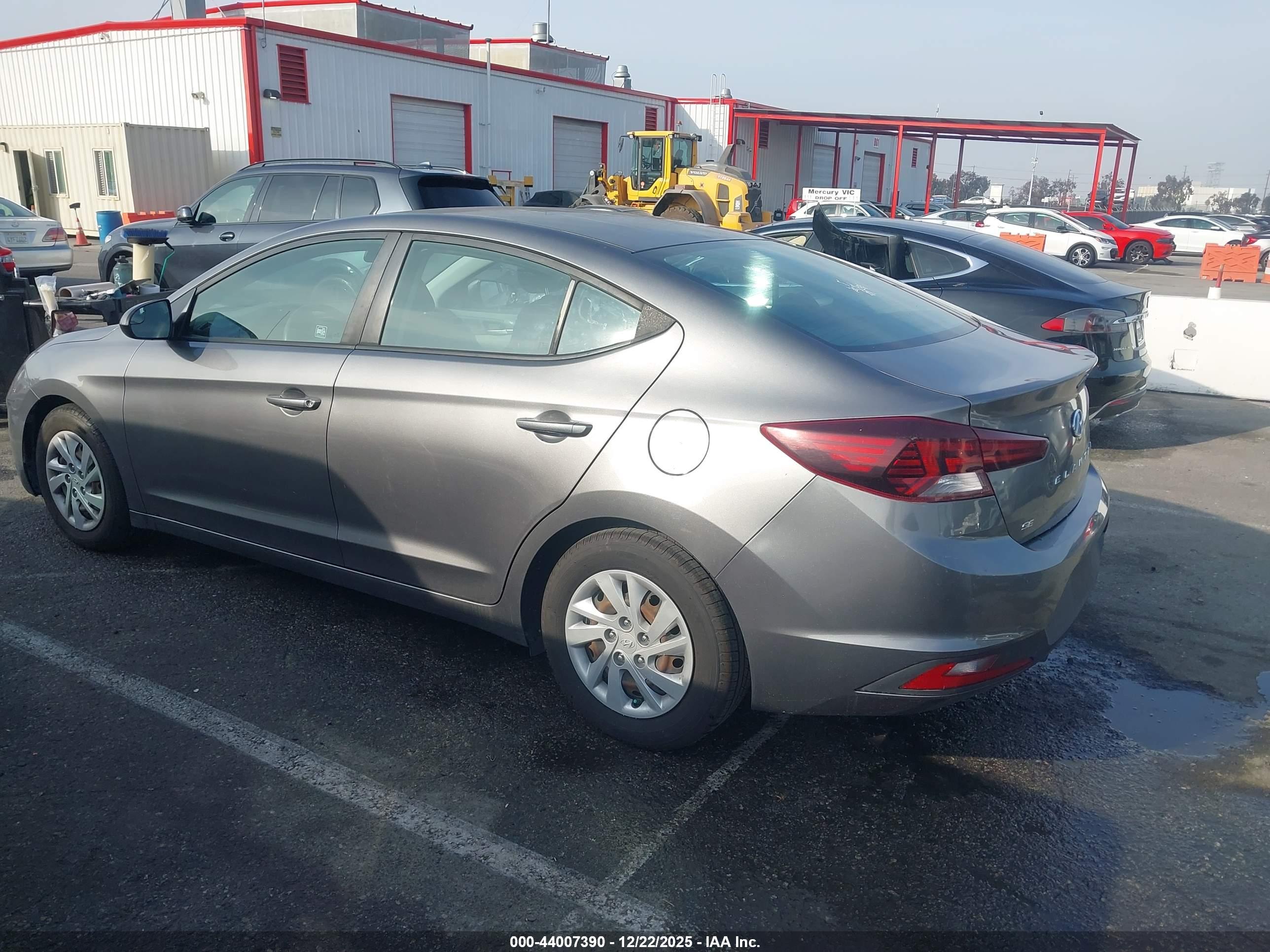 HYUNDAI ELANTRA image 3