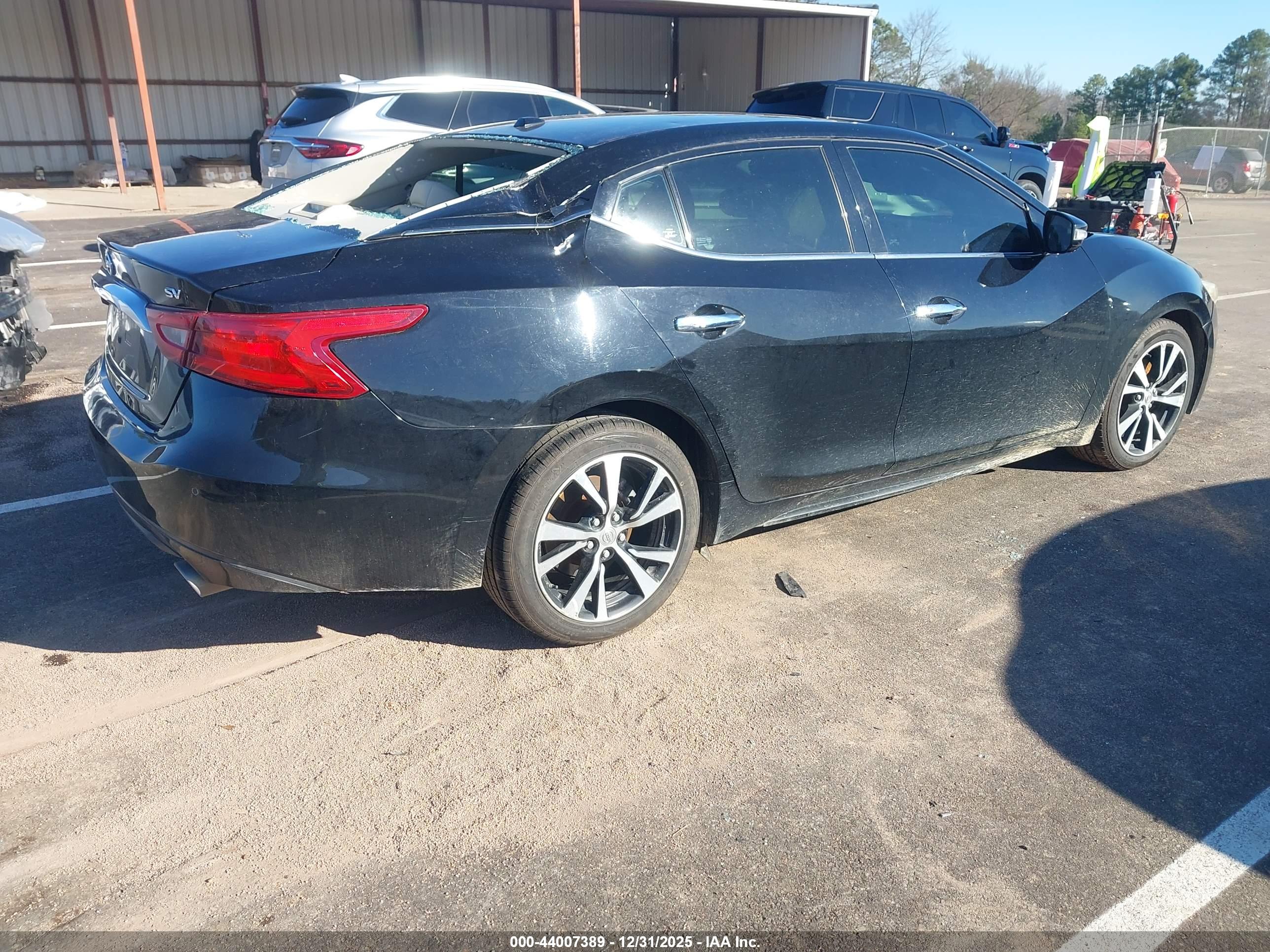 NISSAN MAXIMA image 4