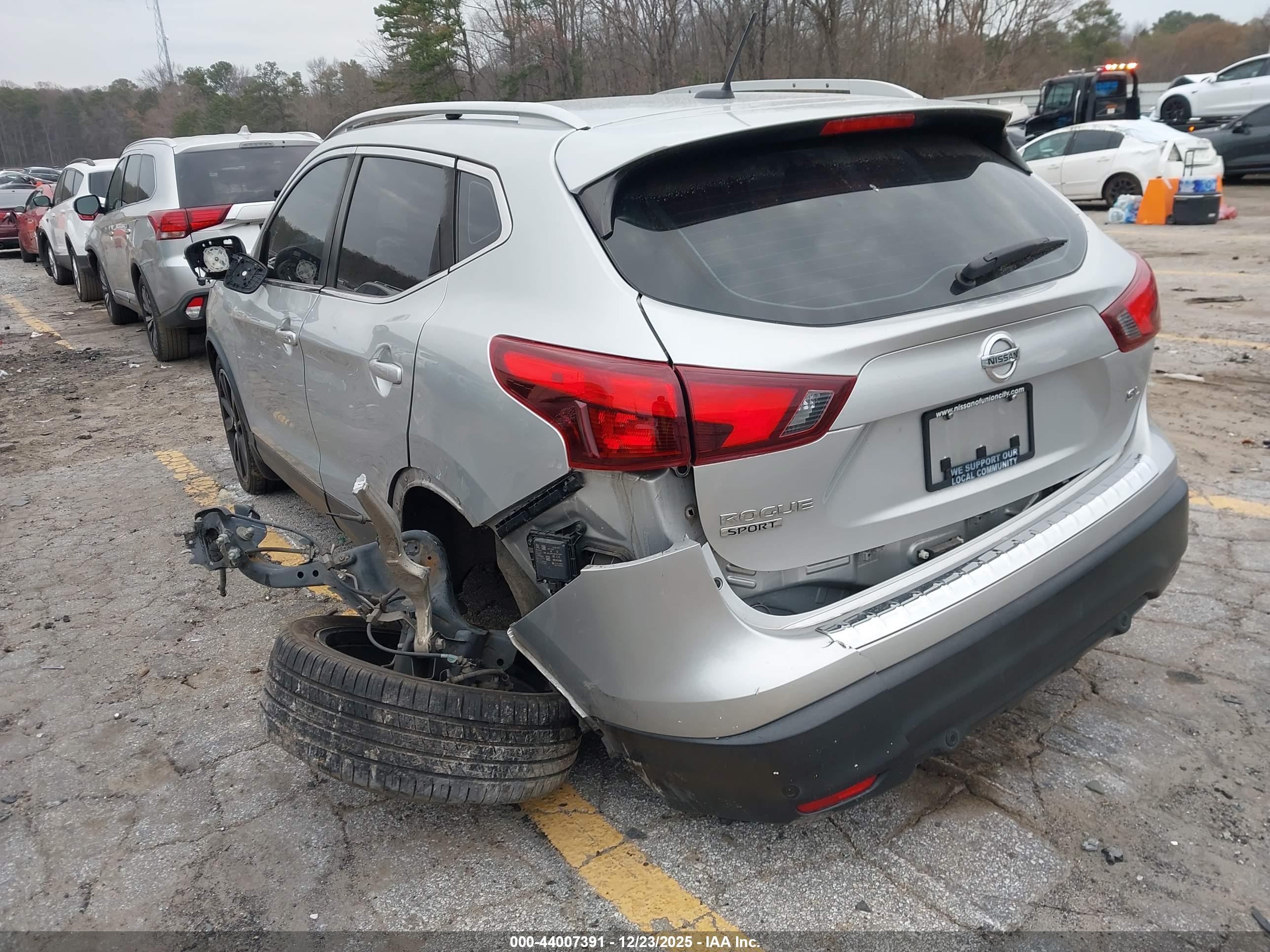 NISSAN ROGUE image 3