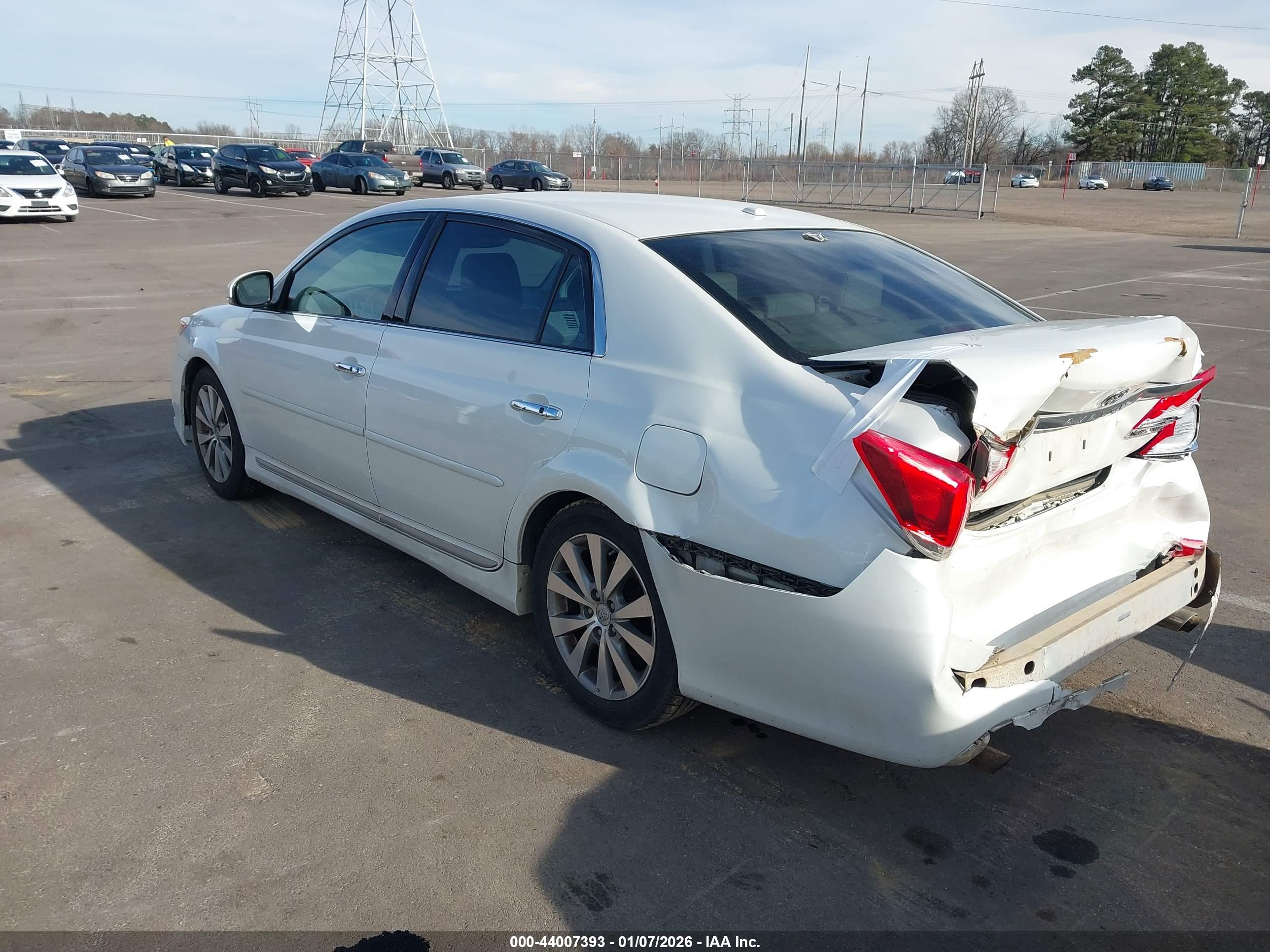 TOYOTA AVALON image 3