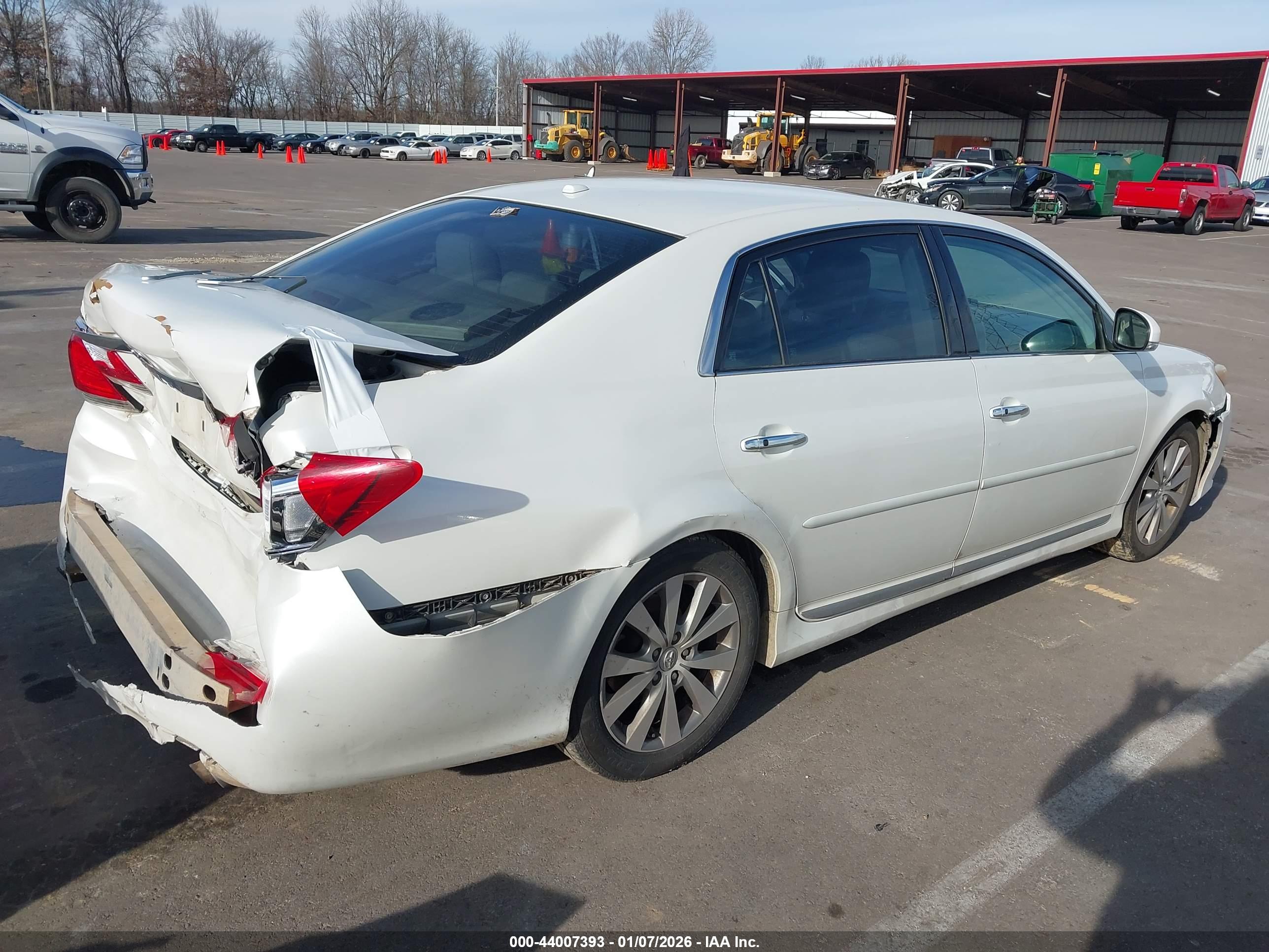 TOYOTA AVALON image 4