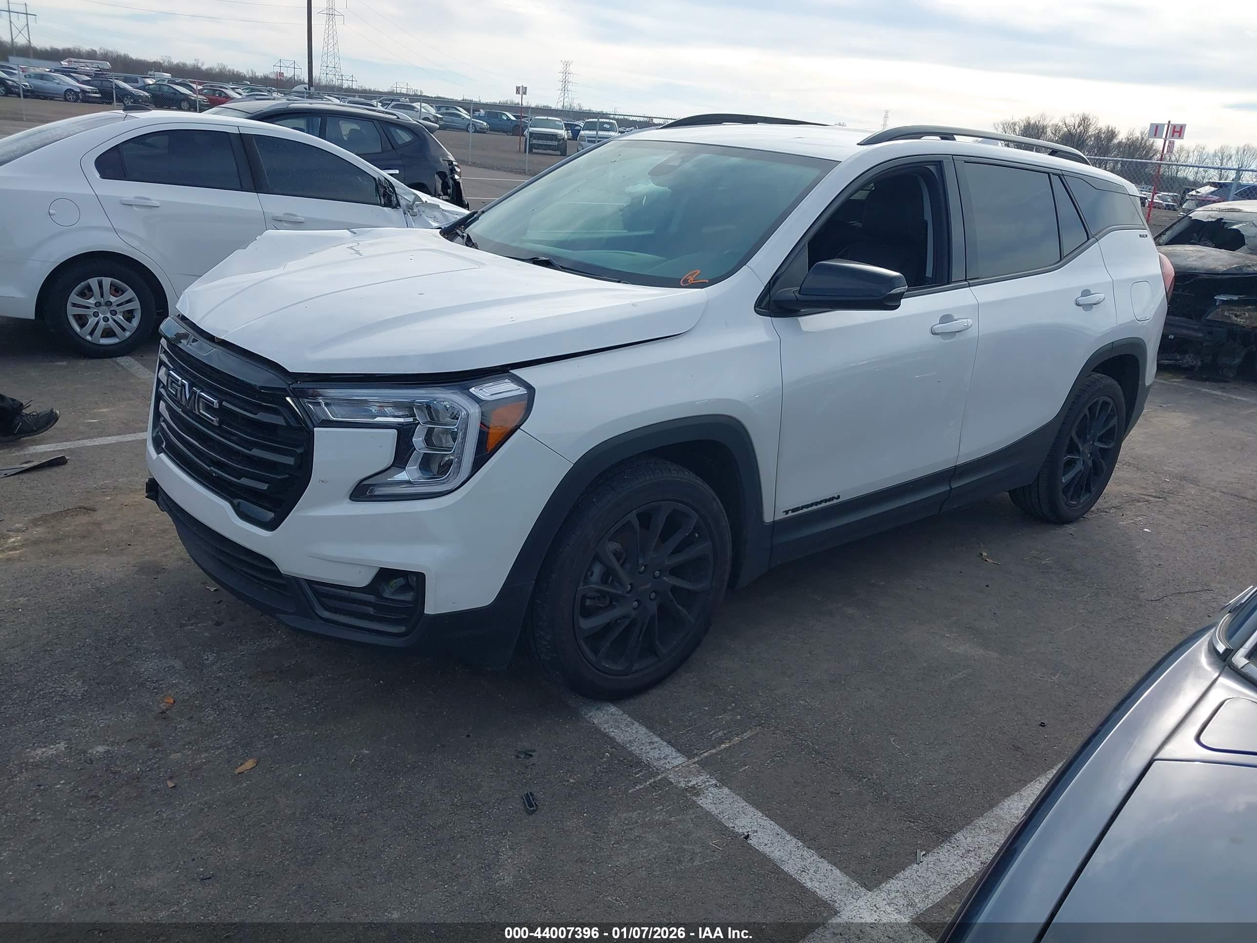 GMC TERRAIN image 2