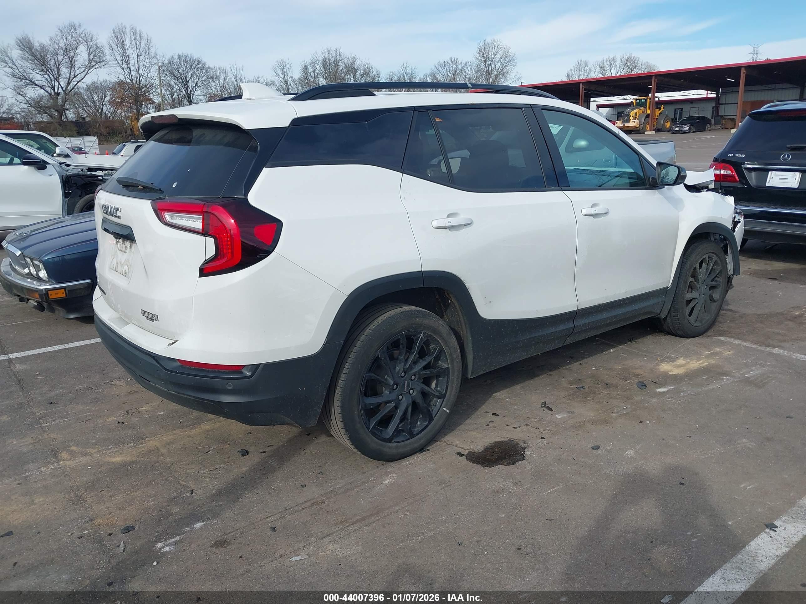 GMC TERRAIN image 4