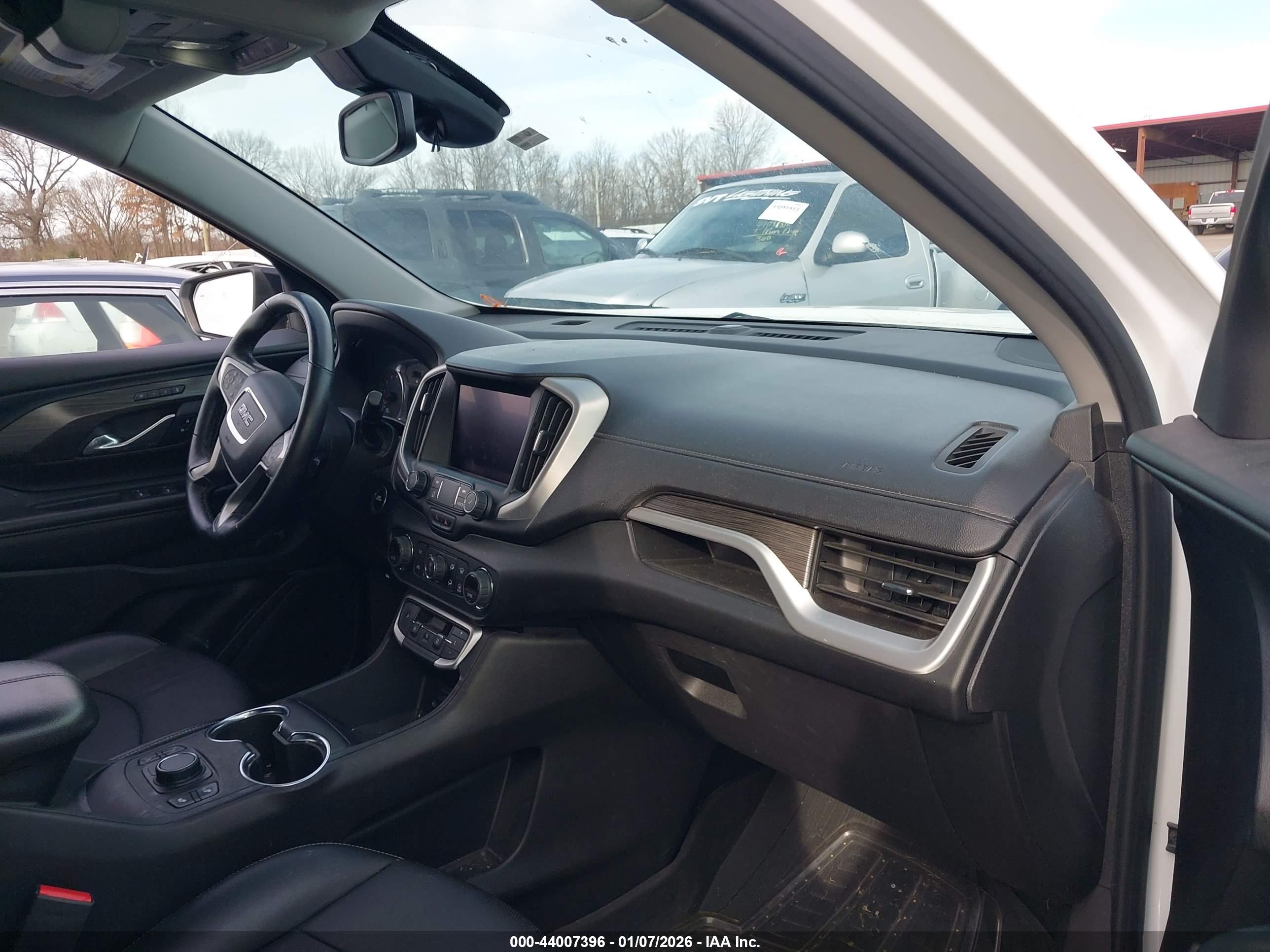 GMC TERRAIN image 5