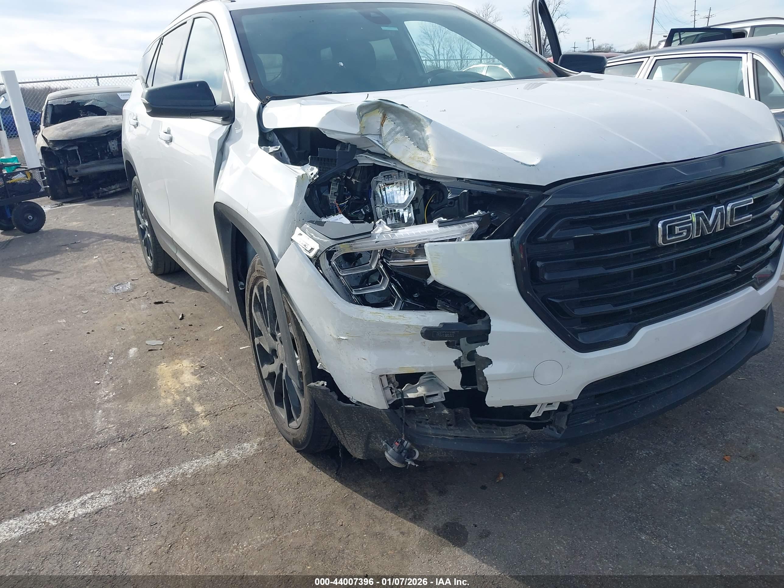 GMC TERRAIN image 6