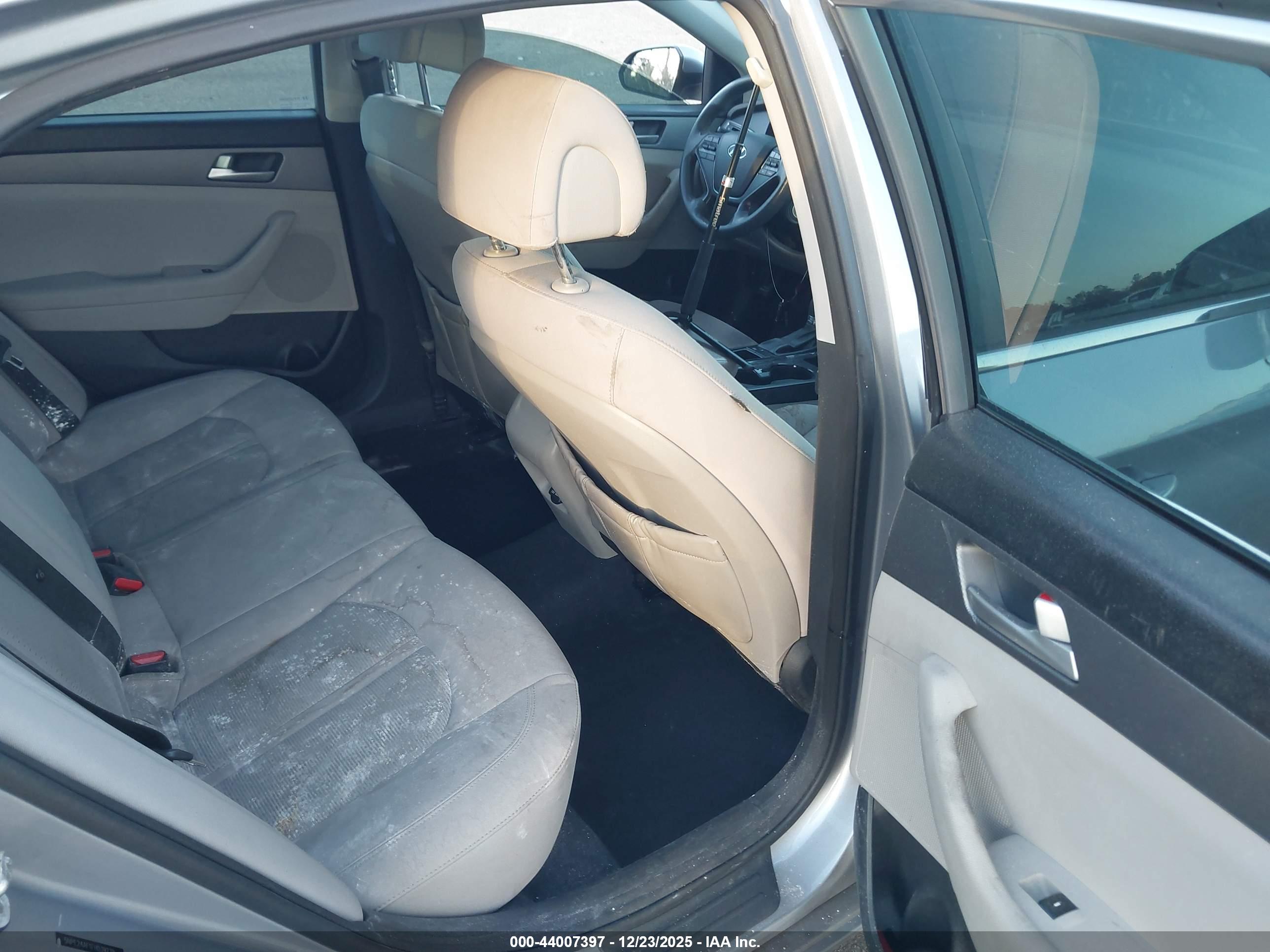HYUNDAI SONATA image 8